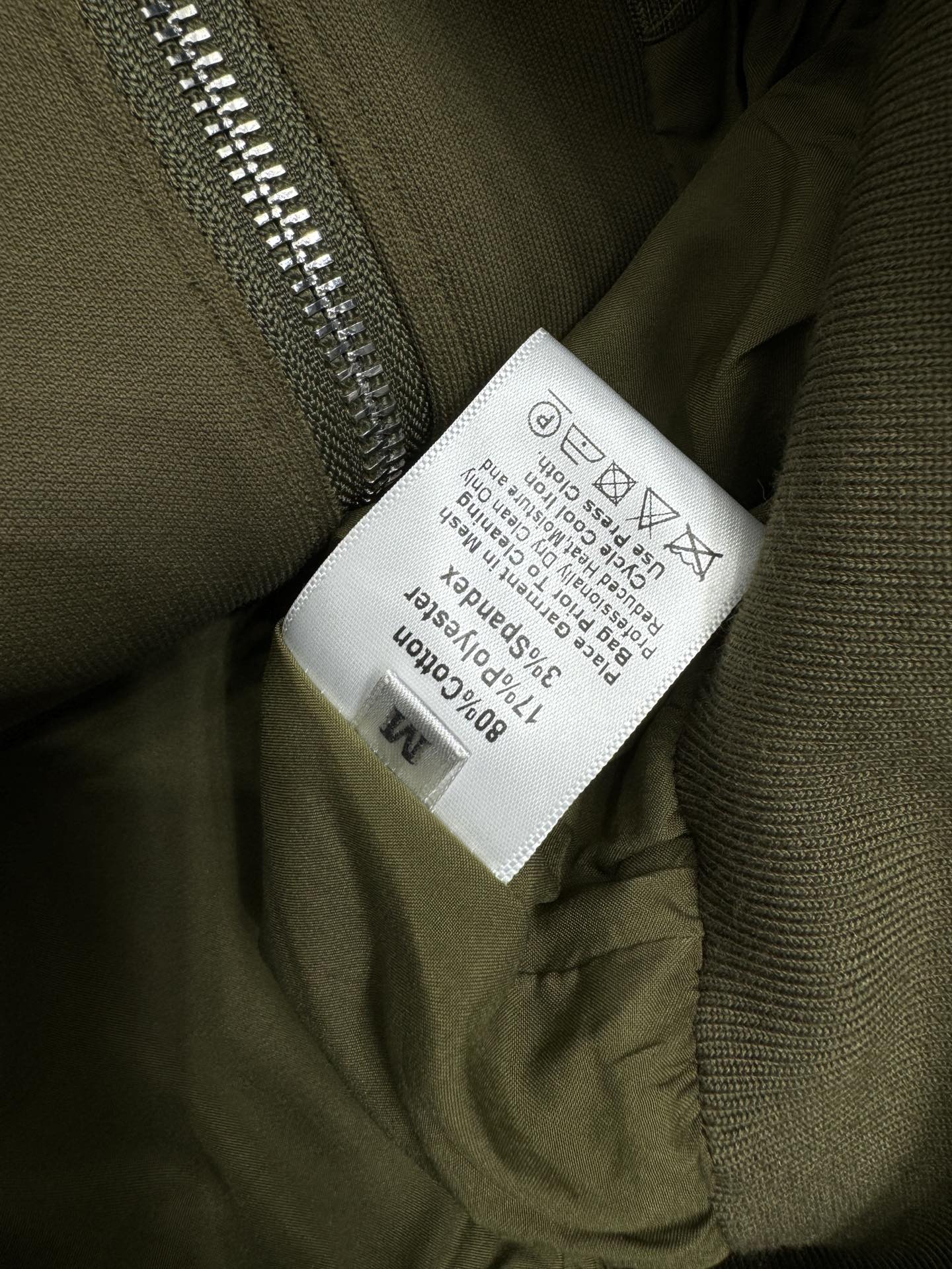 Chaqueta MM color caqui con cremallera
