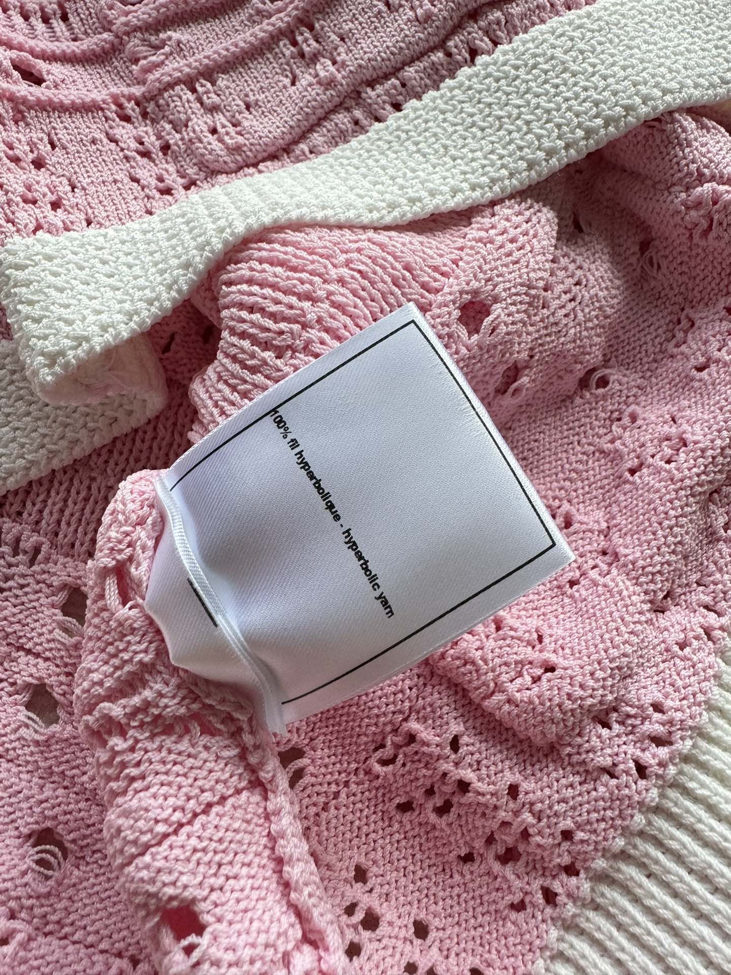 Kontrastierende Strickjacke
