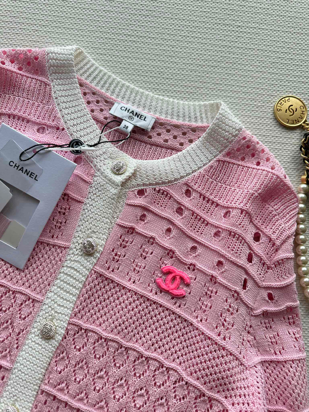 Kontrastierende Strickjacke