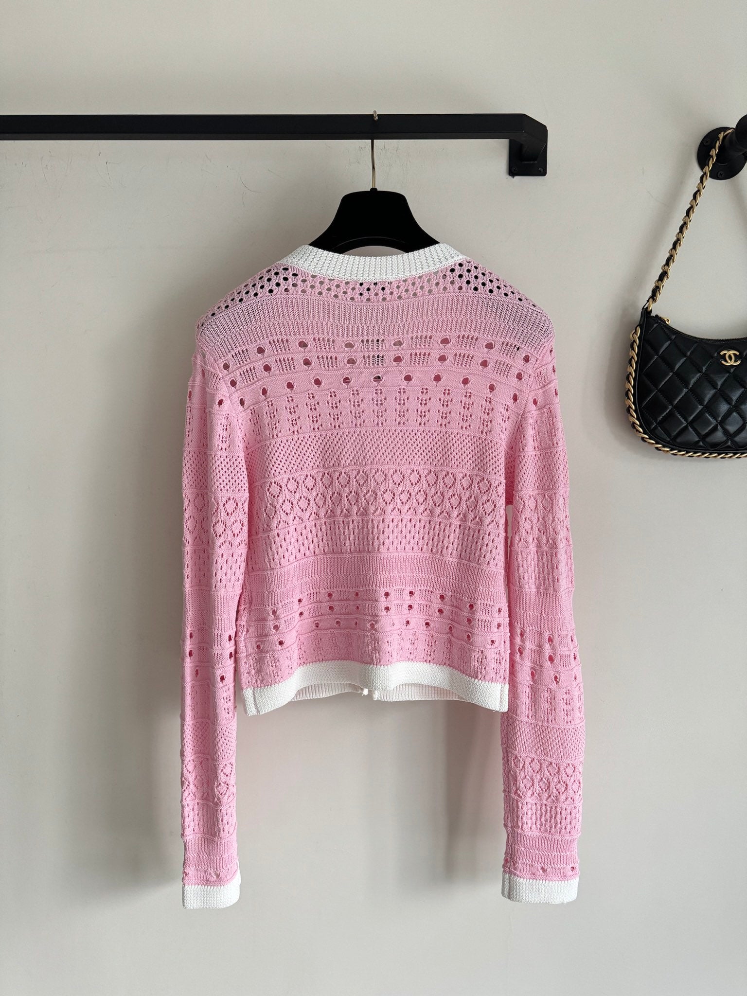 Kontrastierende Strickjacke