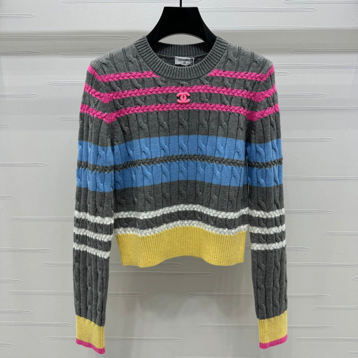 Mehrfarbiger Zopfmusterpullover