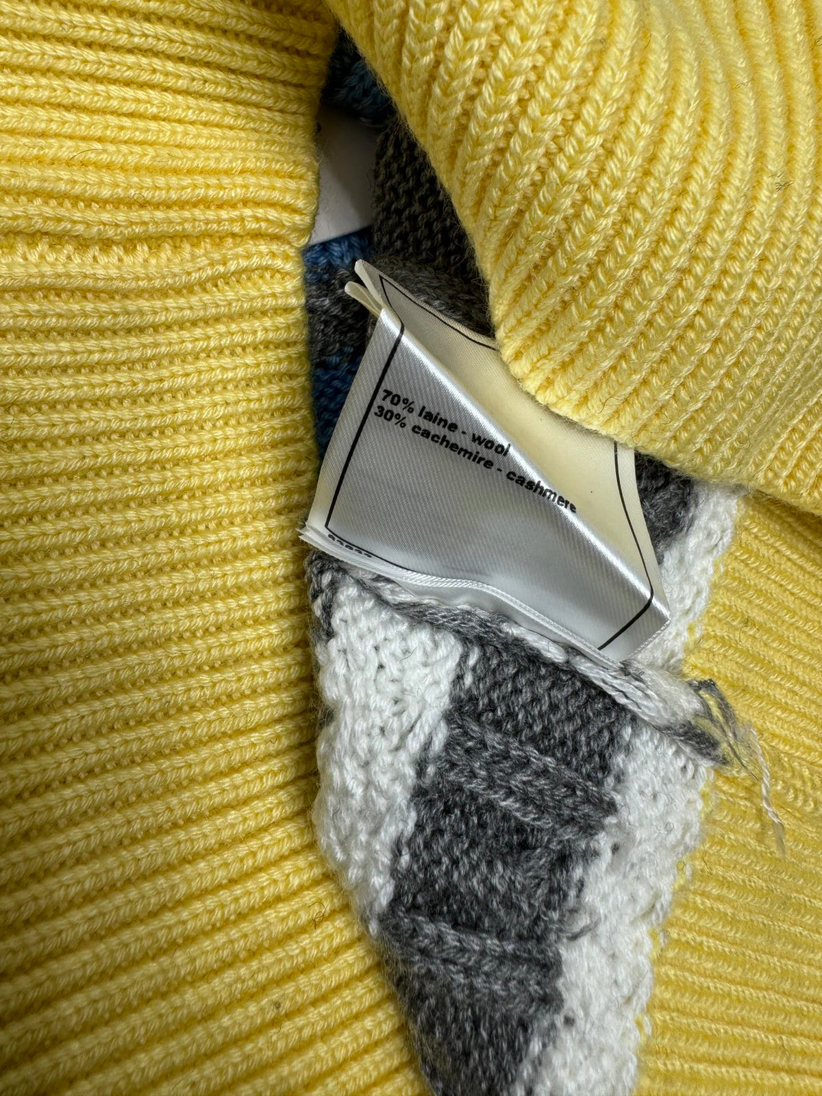 Mehrfarbiger Zopfmusterpullover