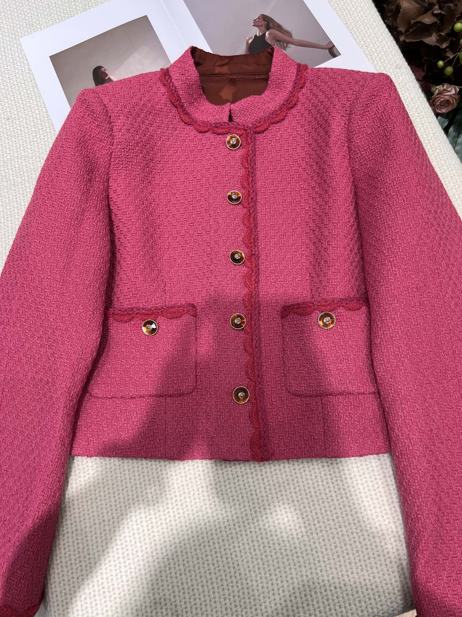 Short jacket with rose detail