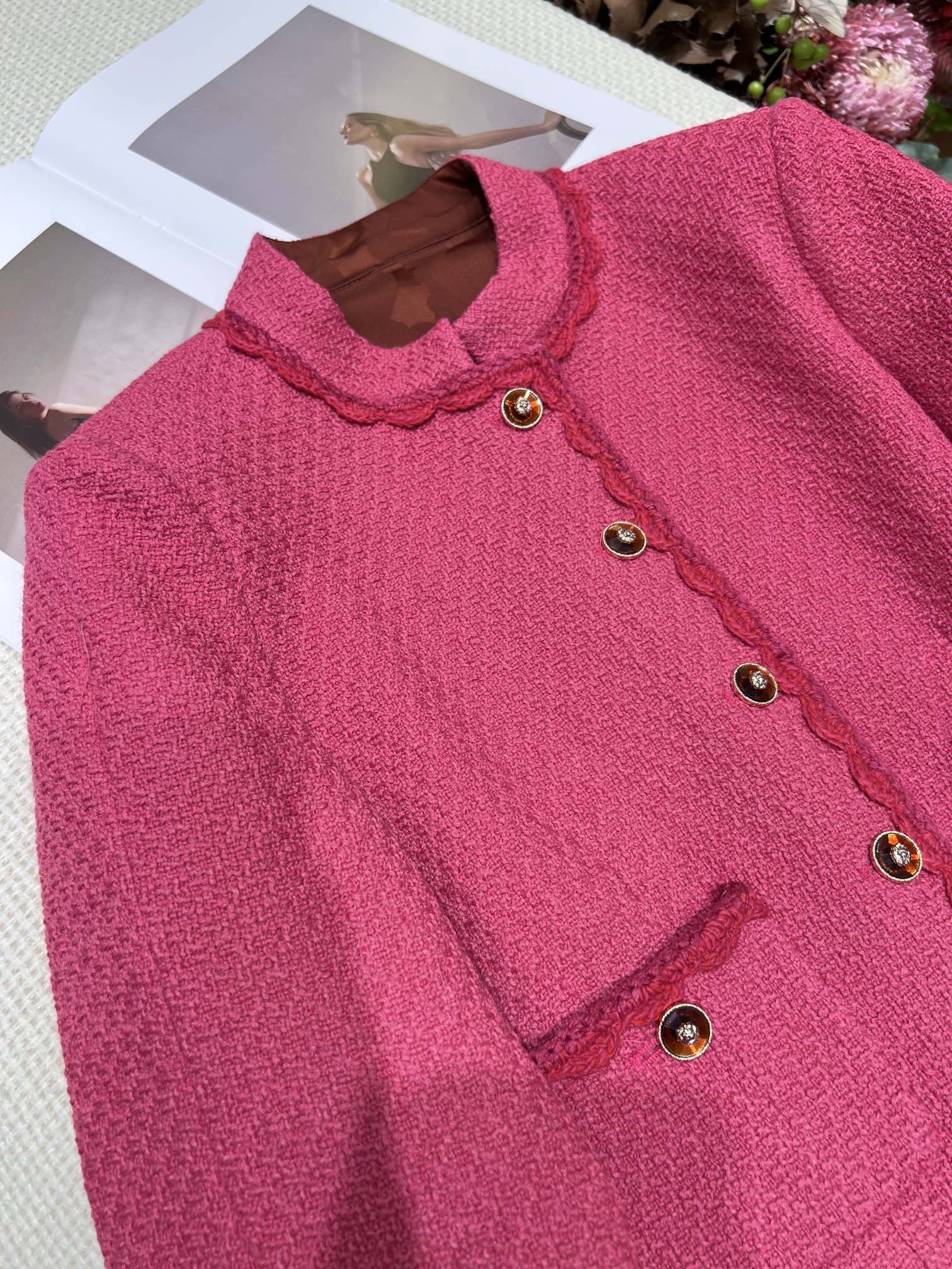 Short jacket with rose detail