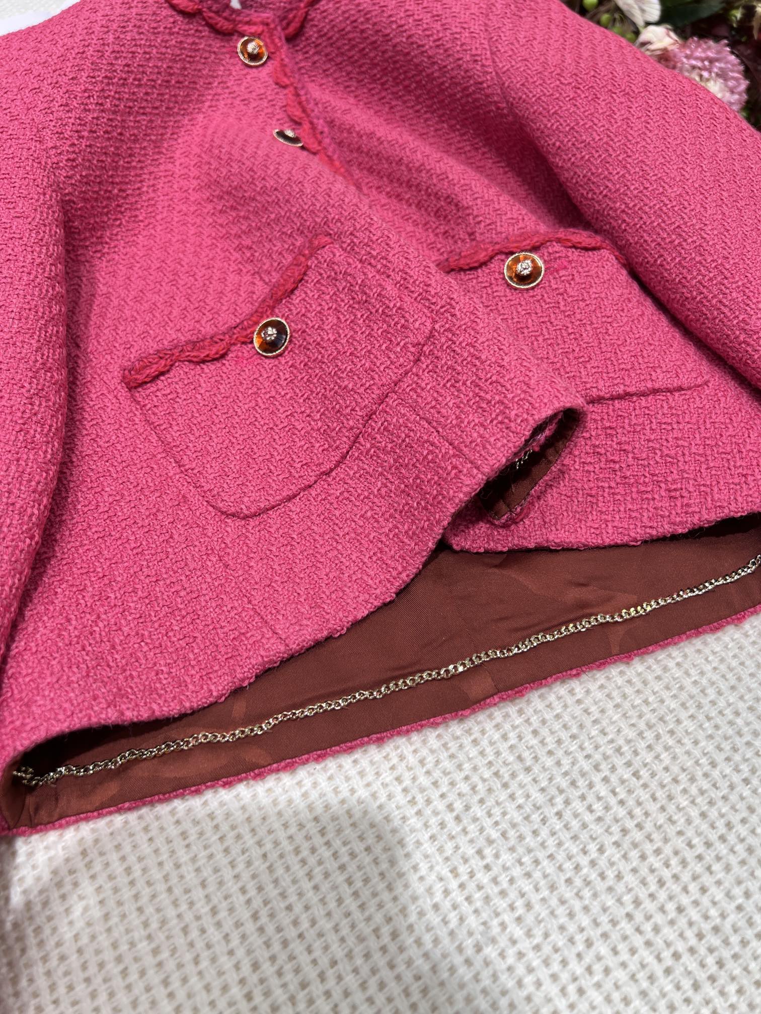 Short jacket with rose detail