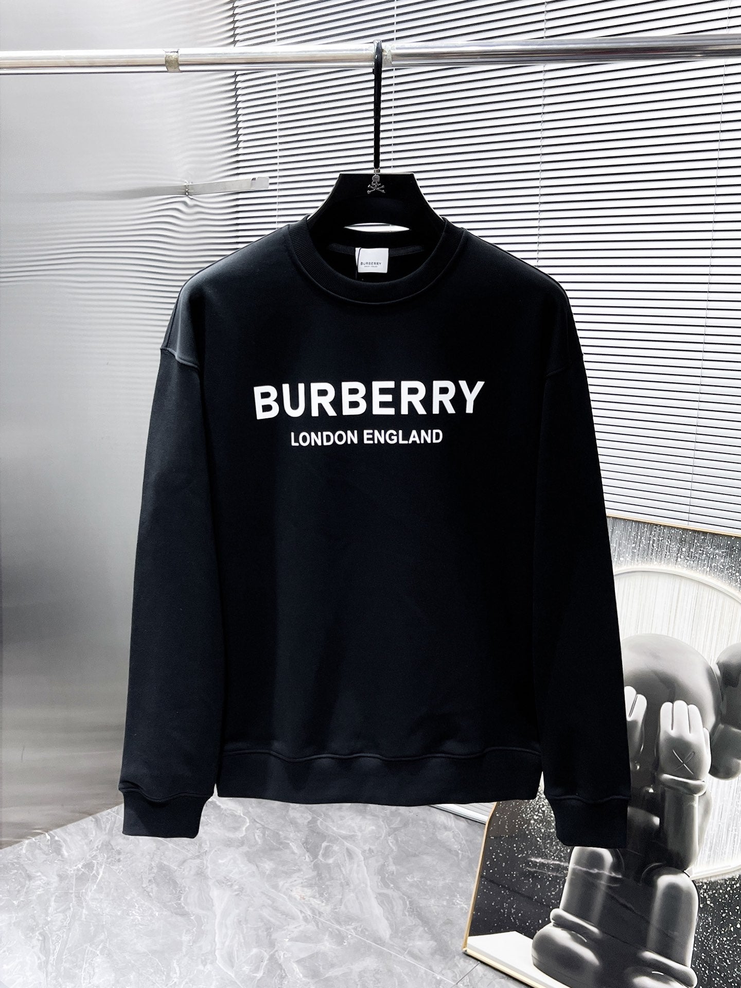 Sudadera premium de cuello redondo