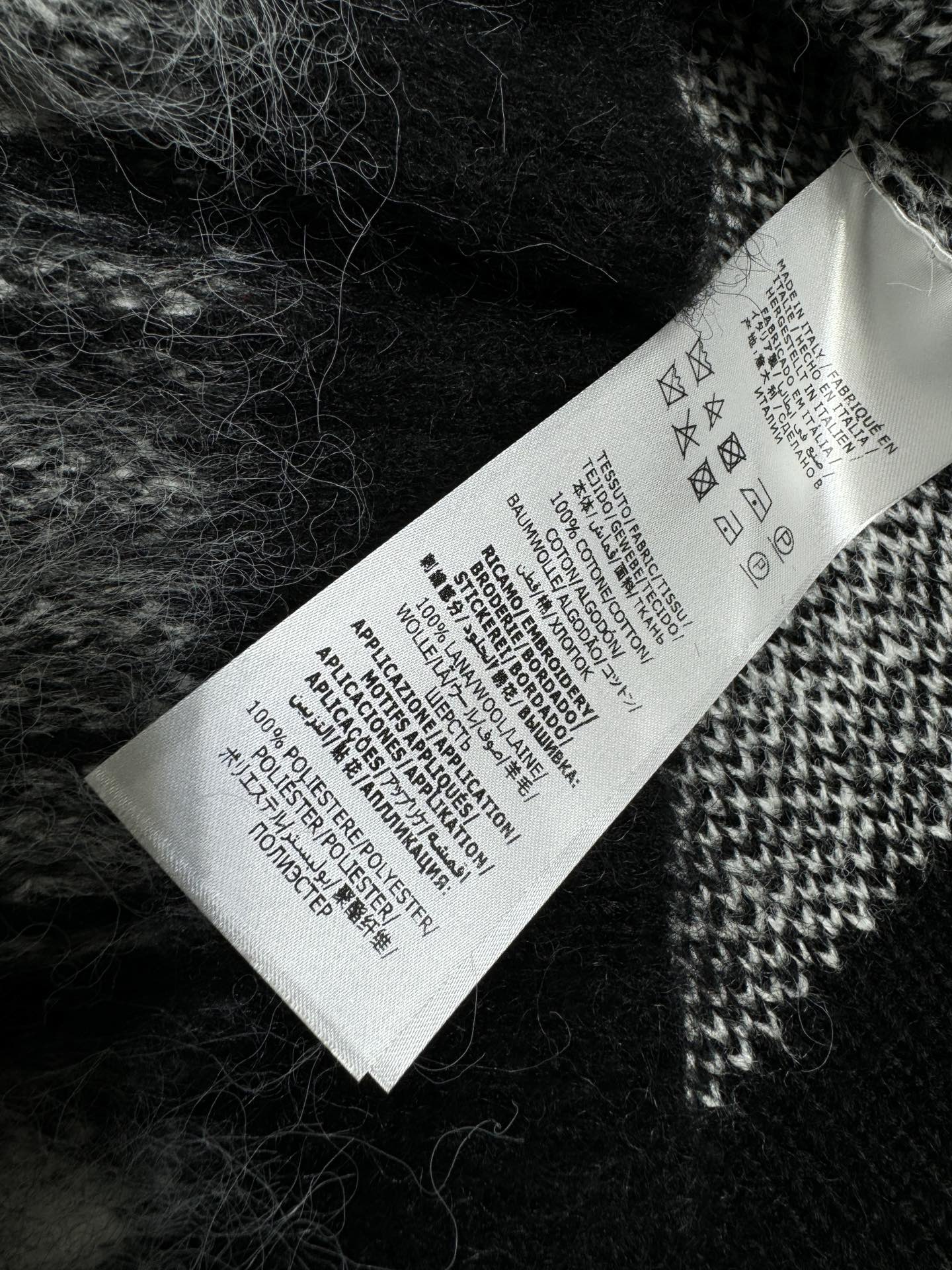 Strickjacke mit Monogramm