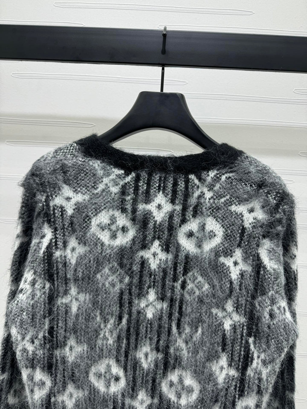 Strickjacke mit Monogramm