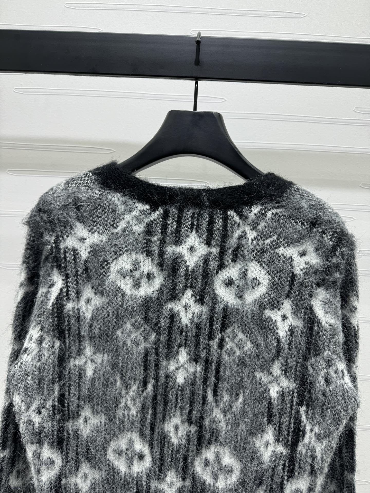 Strickjacke mit Monogramm
