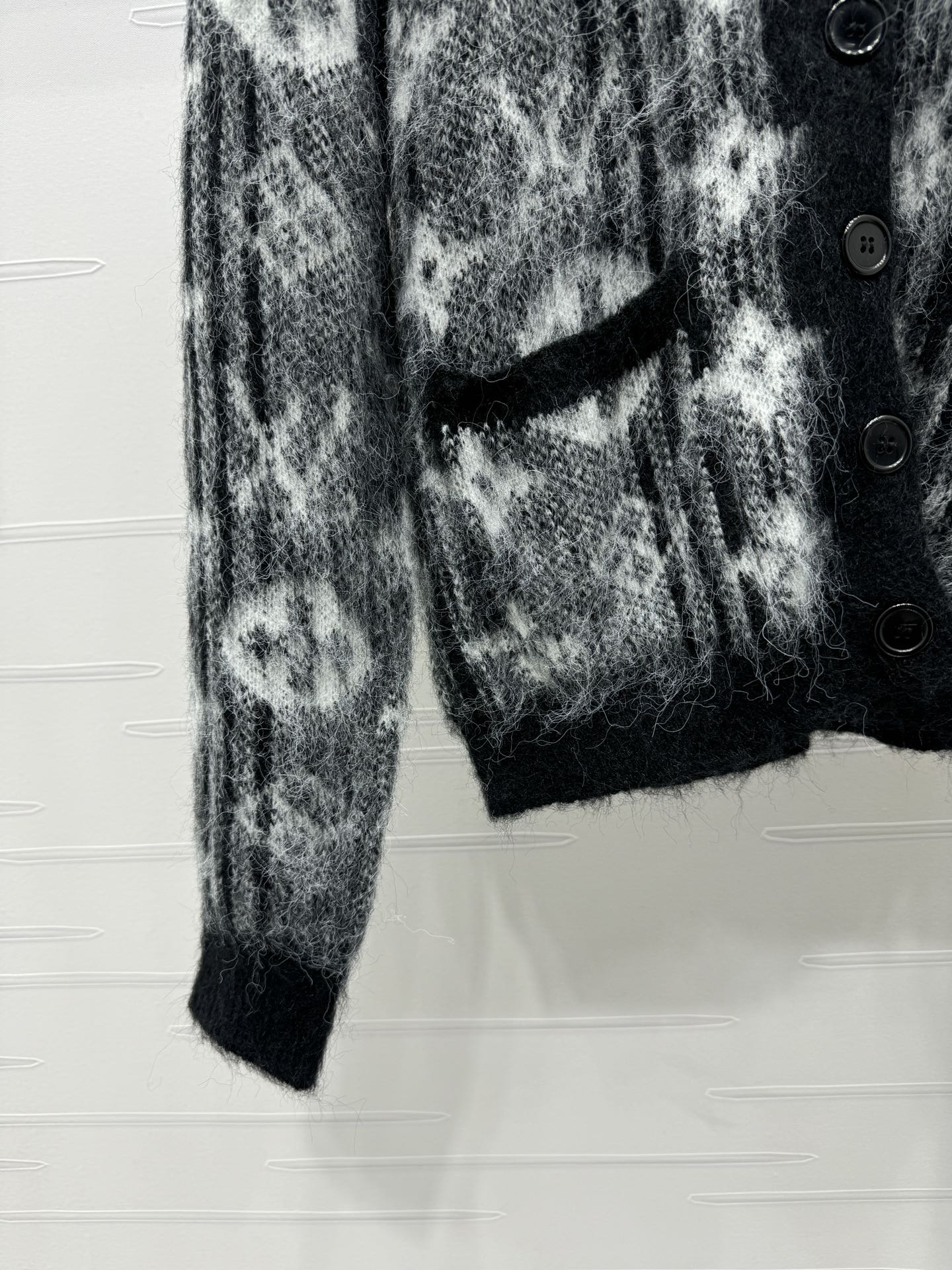 Strickjacke mit Monogramm