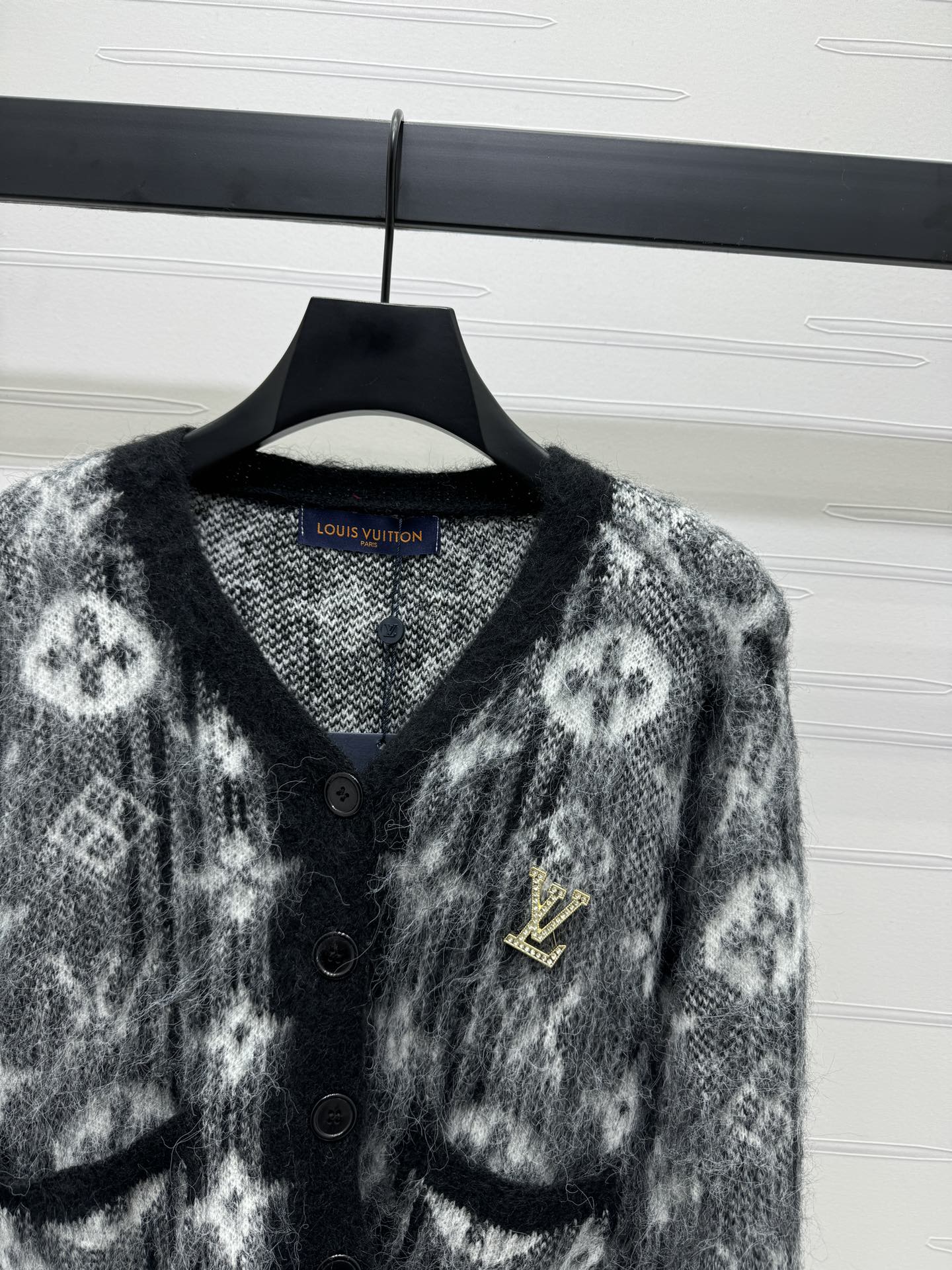 Strickjacke mit Monogramm
