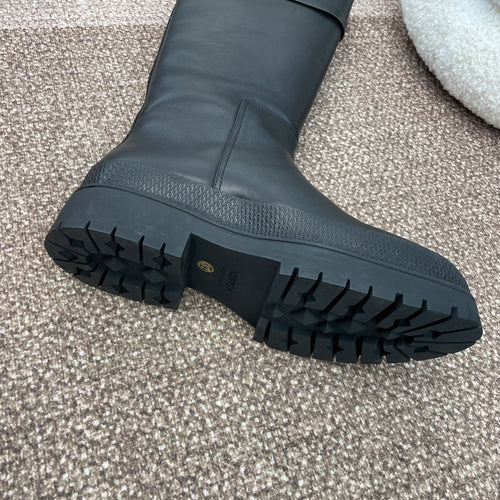 Punk-Stiefel mit Schnallen
