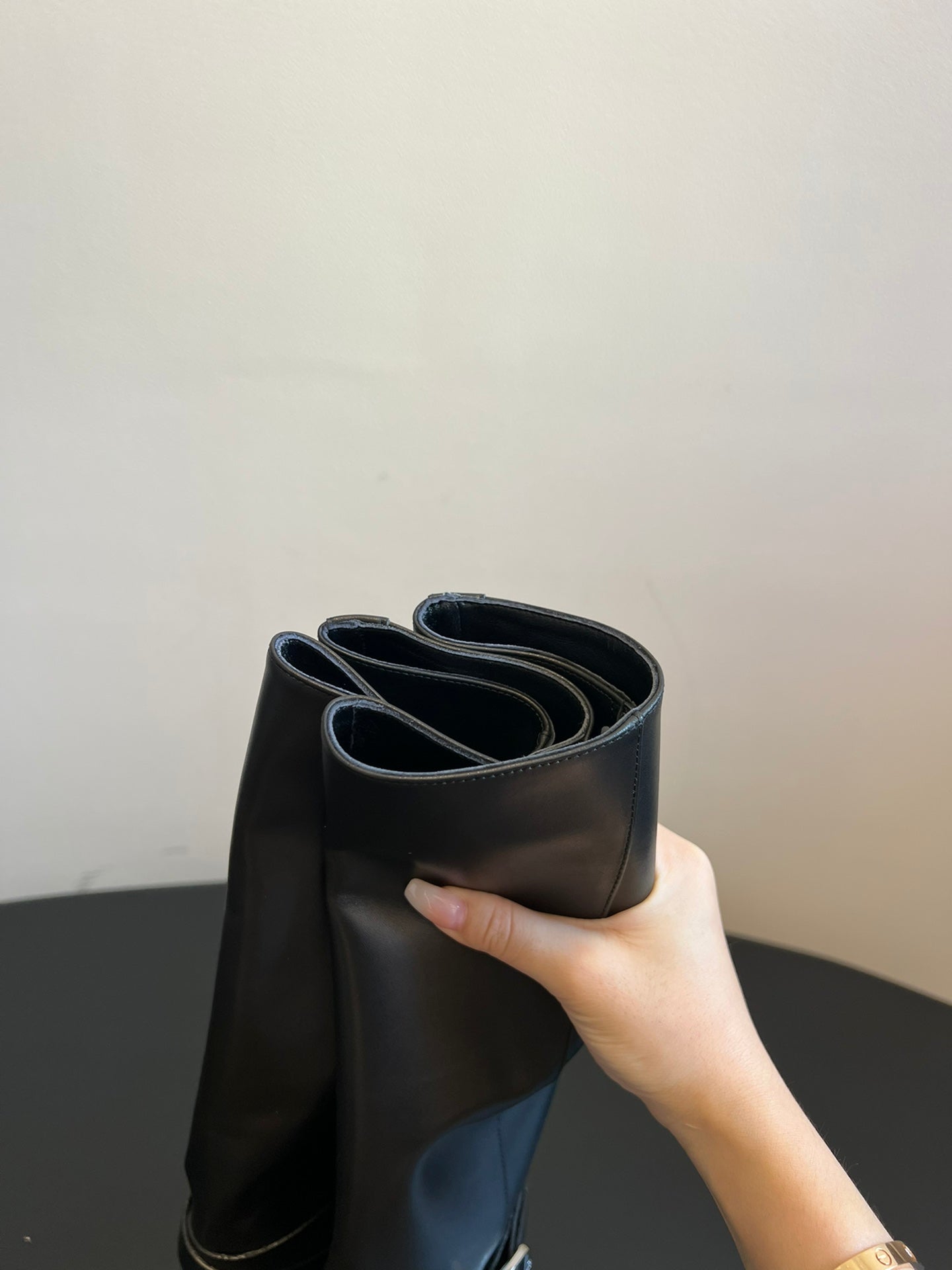 Botas de mujer de ante y piel de becerro con hebilla