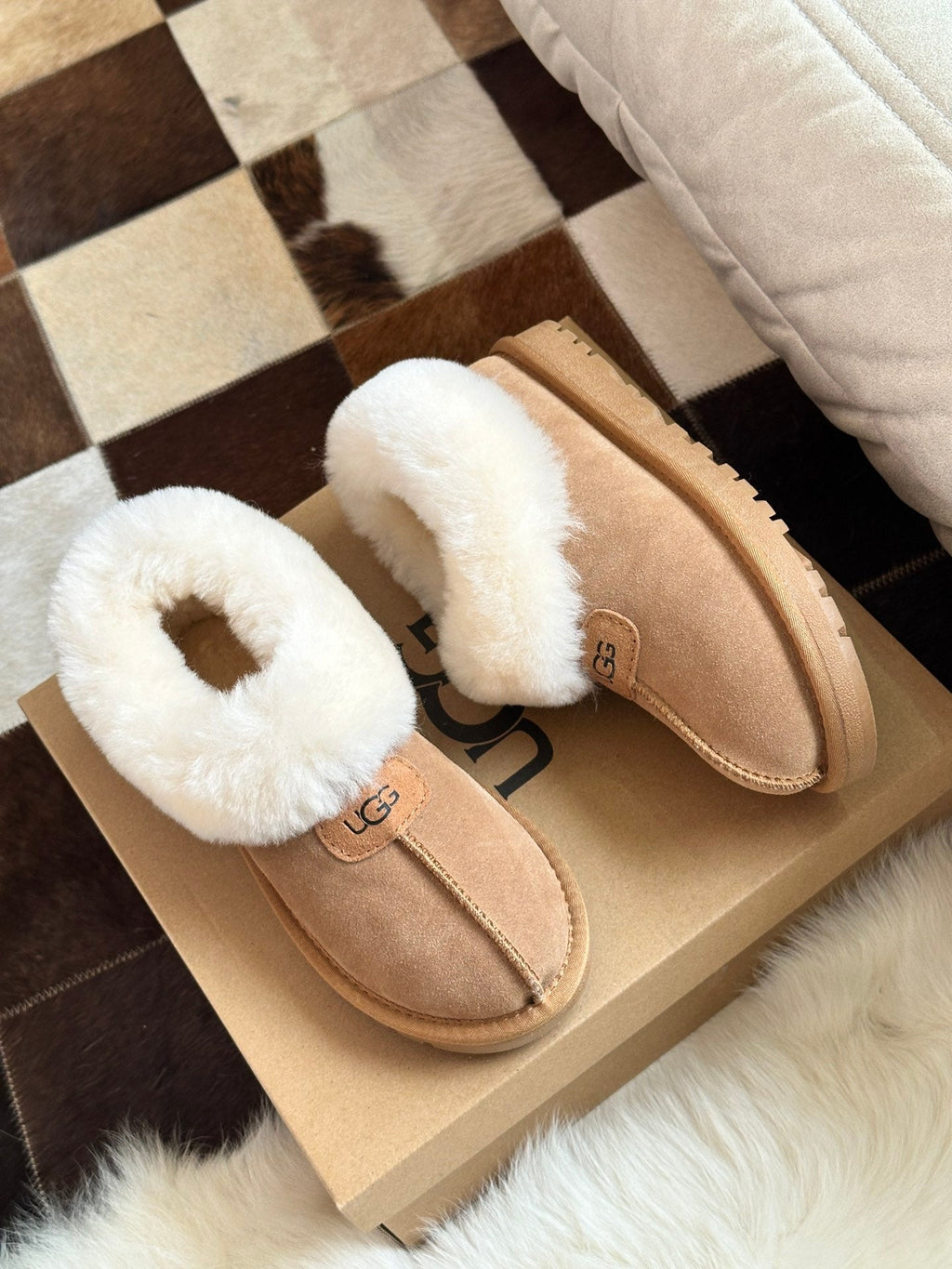 Niedrige Lammfell-Stiefel für Damen