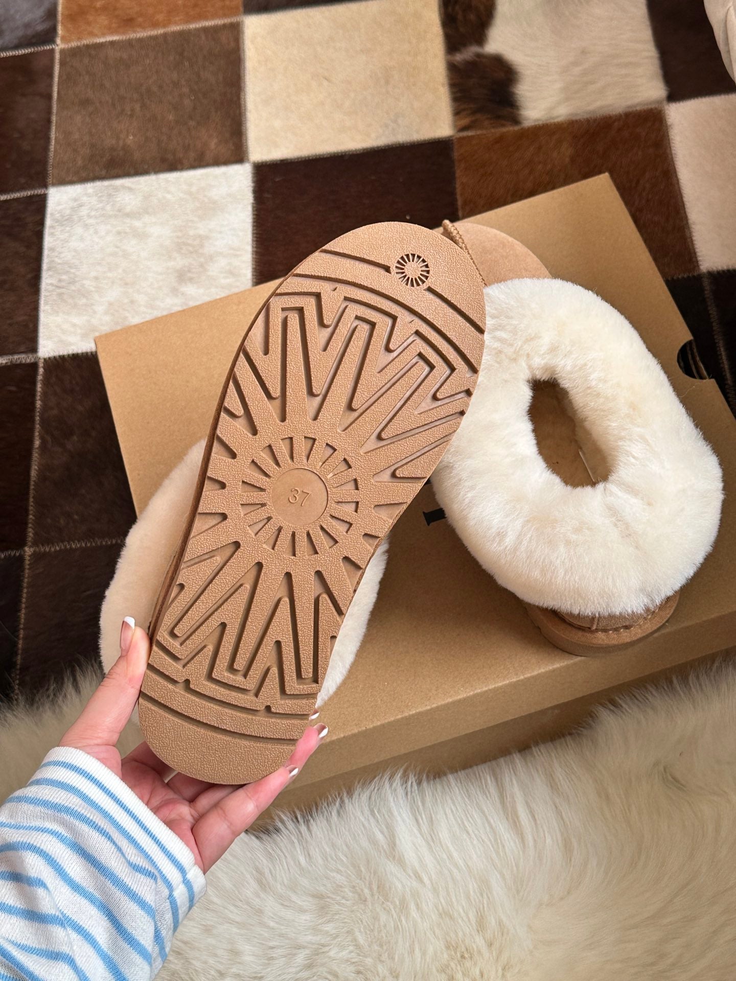 Niedrige Lammfell-Stiefel für Damen