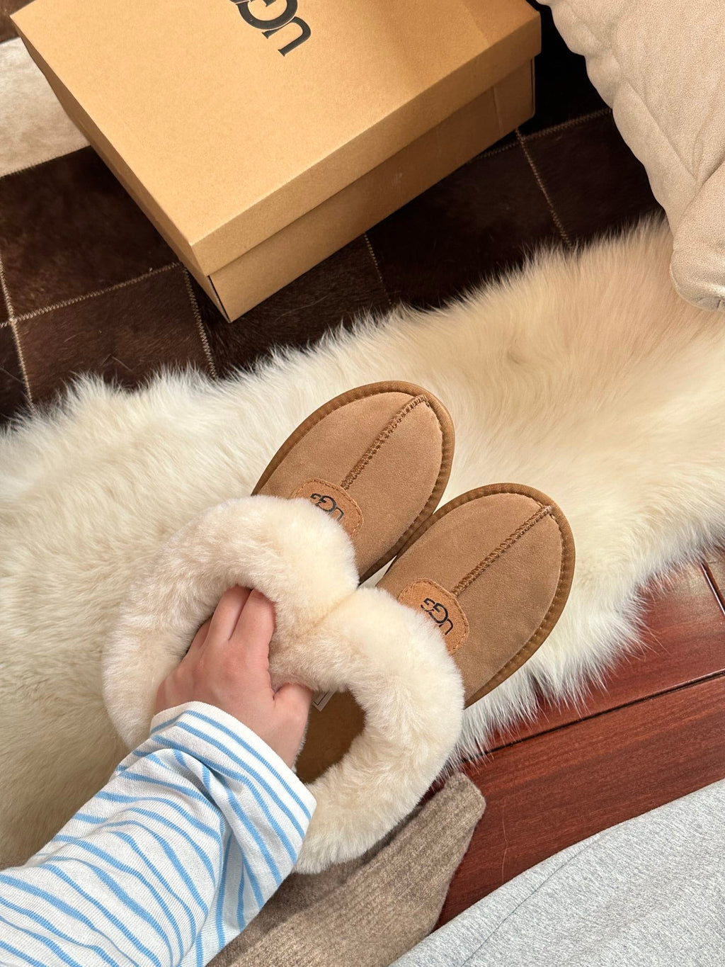 Niedrige Lammfell-Stiefel für Damen