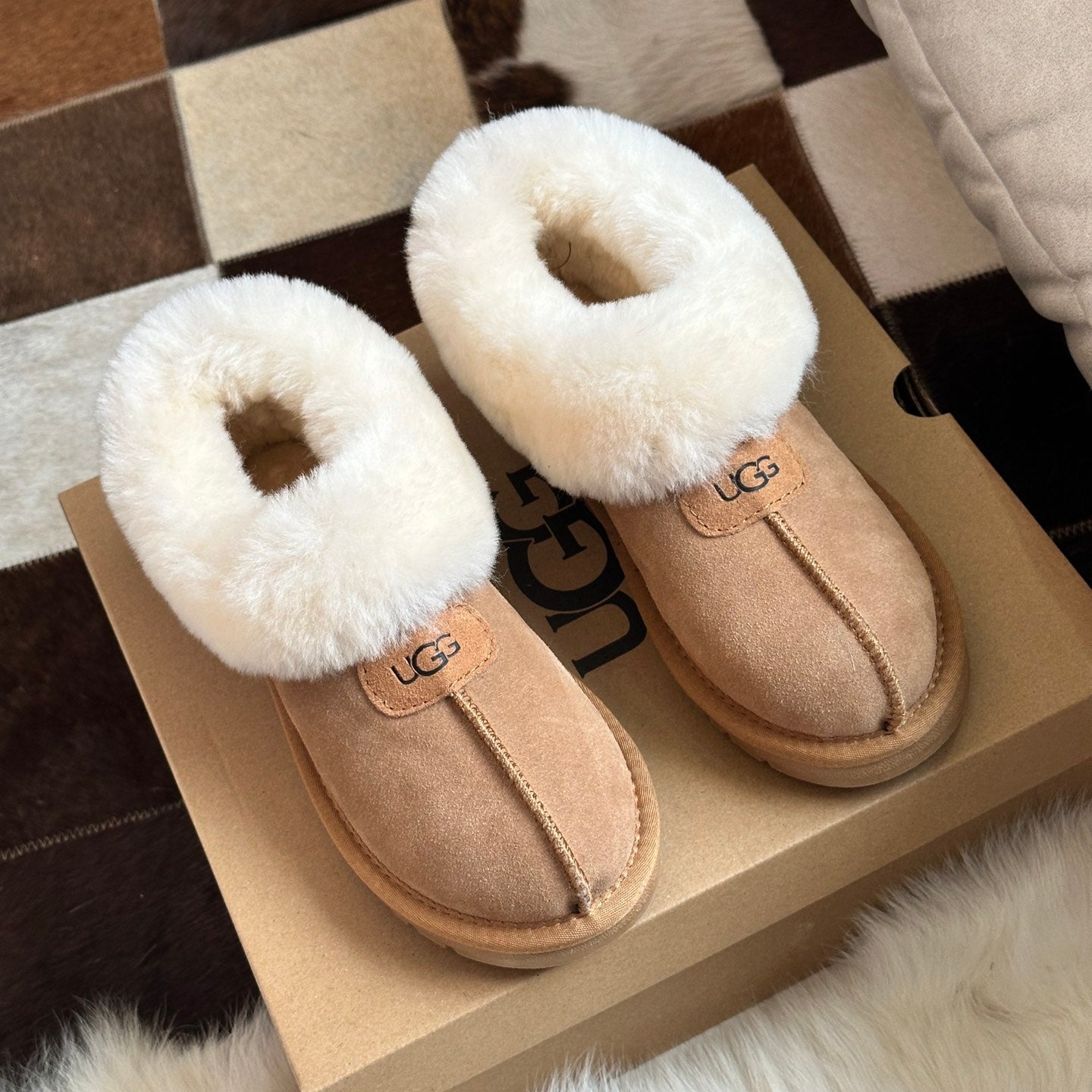 Niedrige Lammfell-Stiefel für Damen
