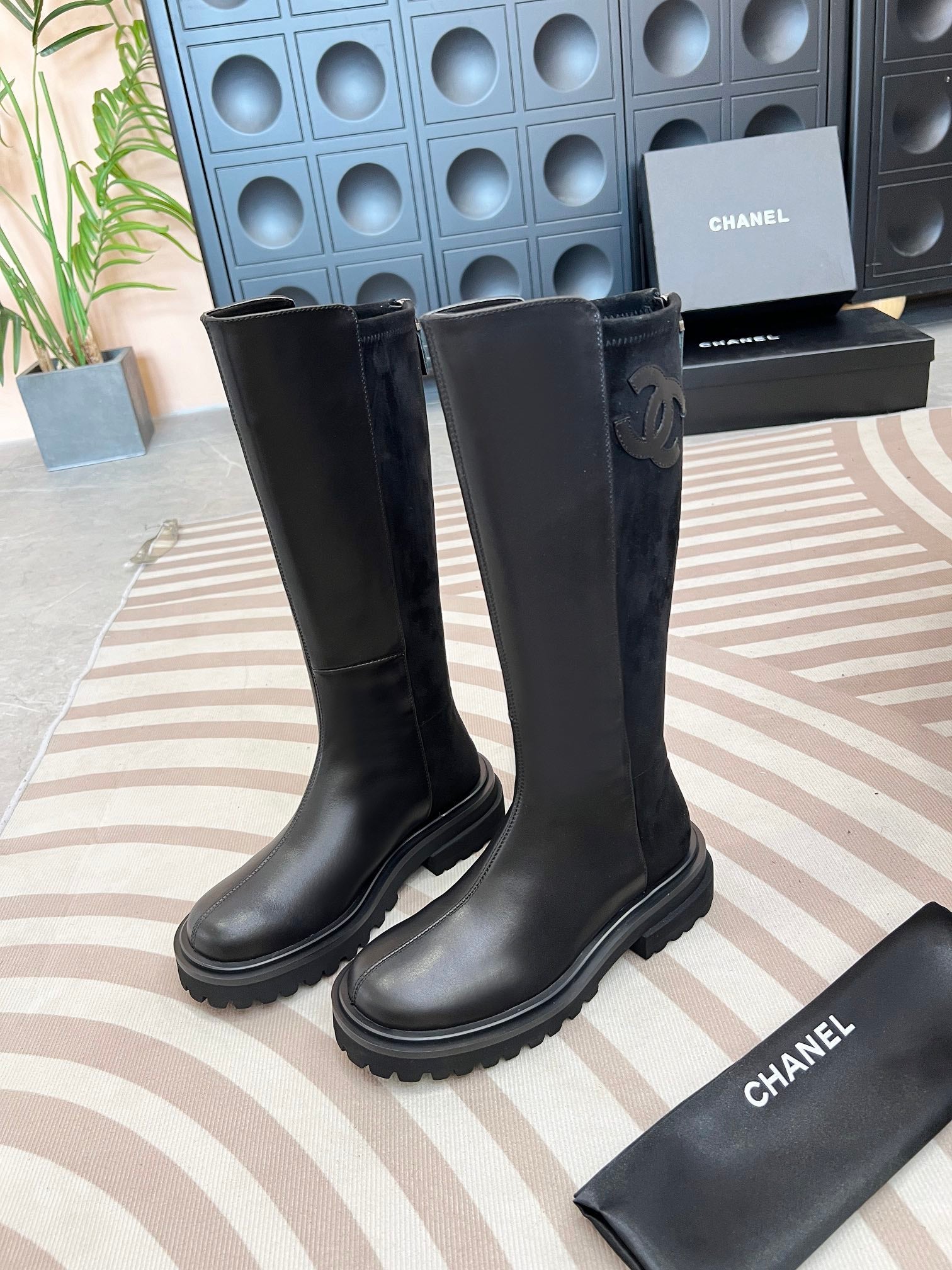 Botas altas de cuero bordadas para mujer