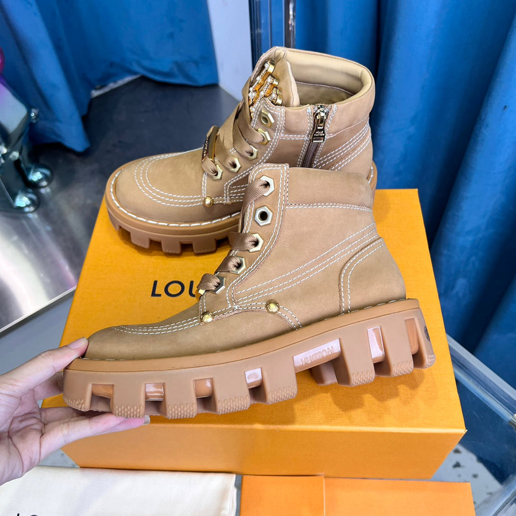 Hohe Stiefeletten mit dicker Sohle aus der Premium Checker Serie