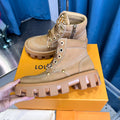 Hohe Stiefeletten mit dicker Sohle aus der Premium Checker Serie