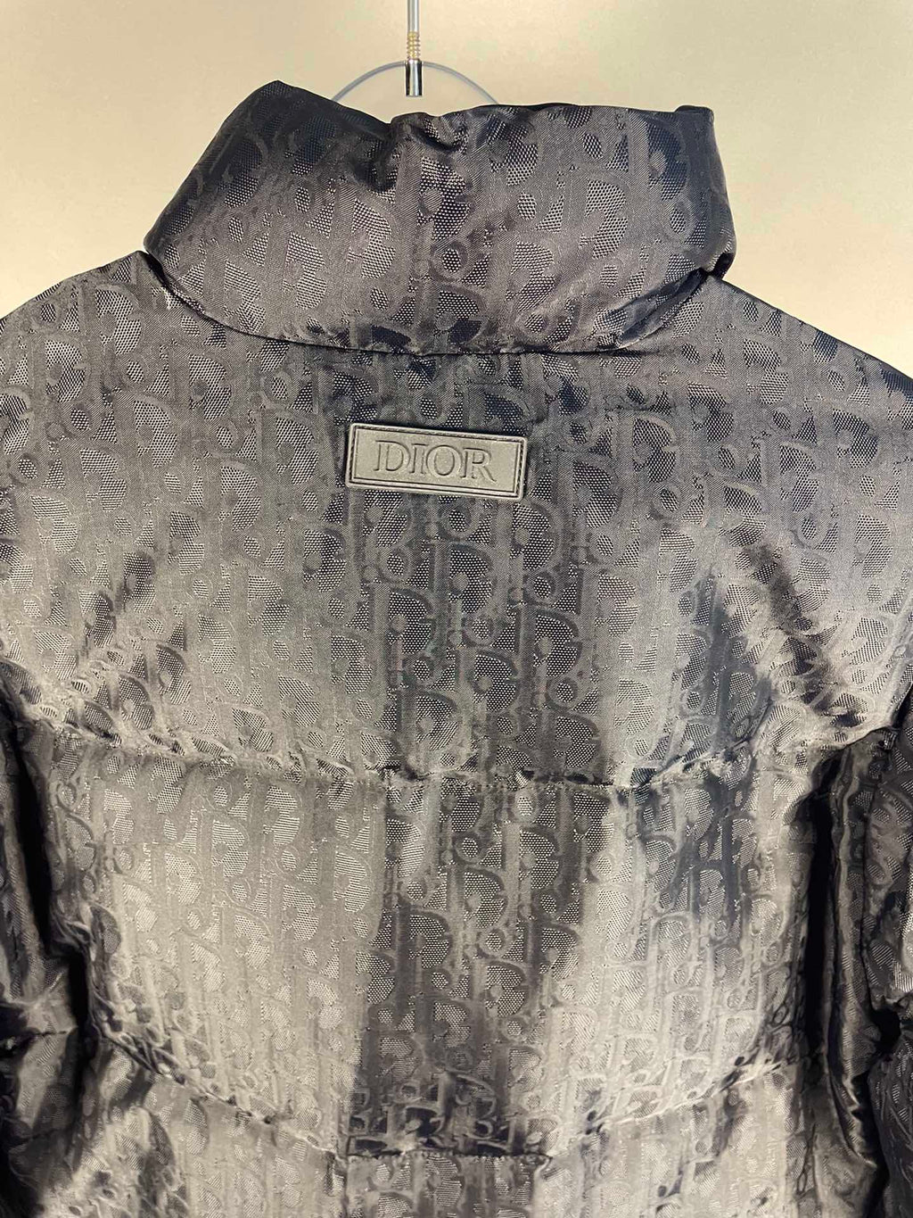 Chaqueta de plumas de ganso jacquard negra