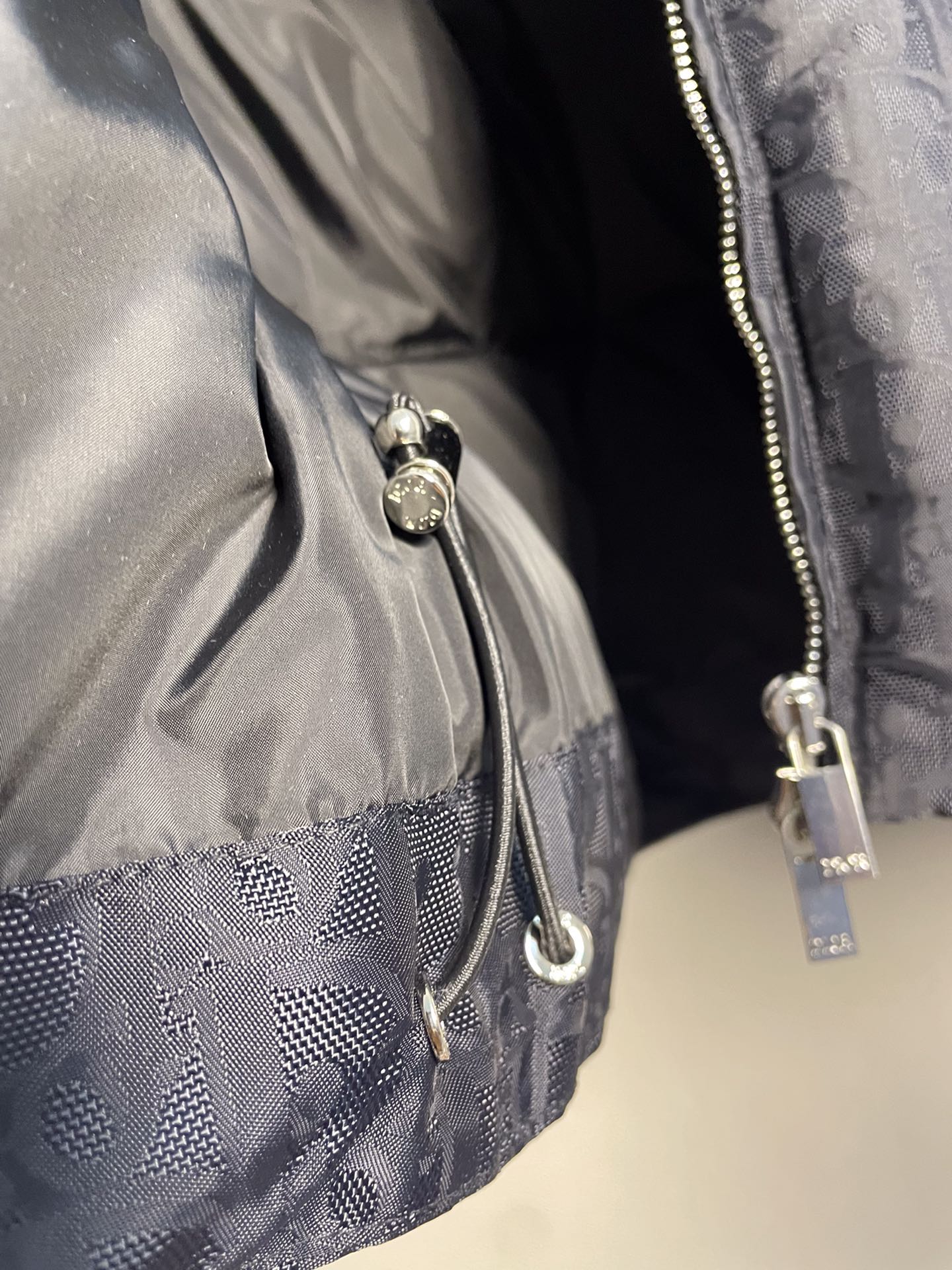Chaqueta de plumas de ganso jacquard negra