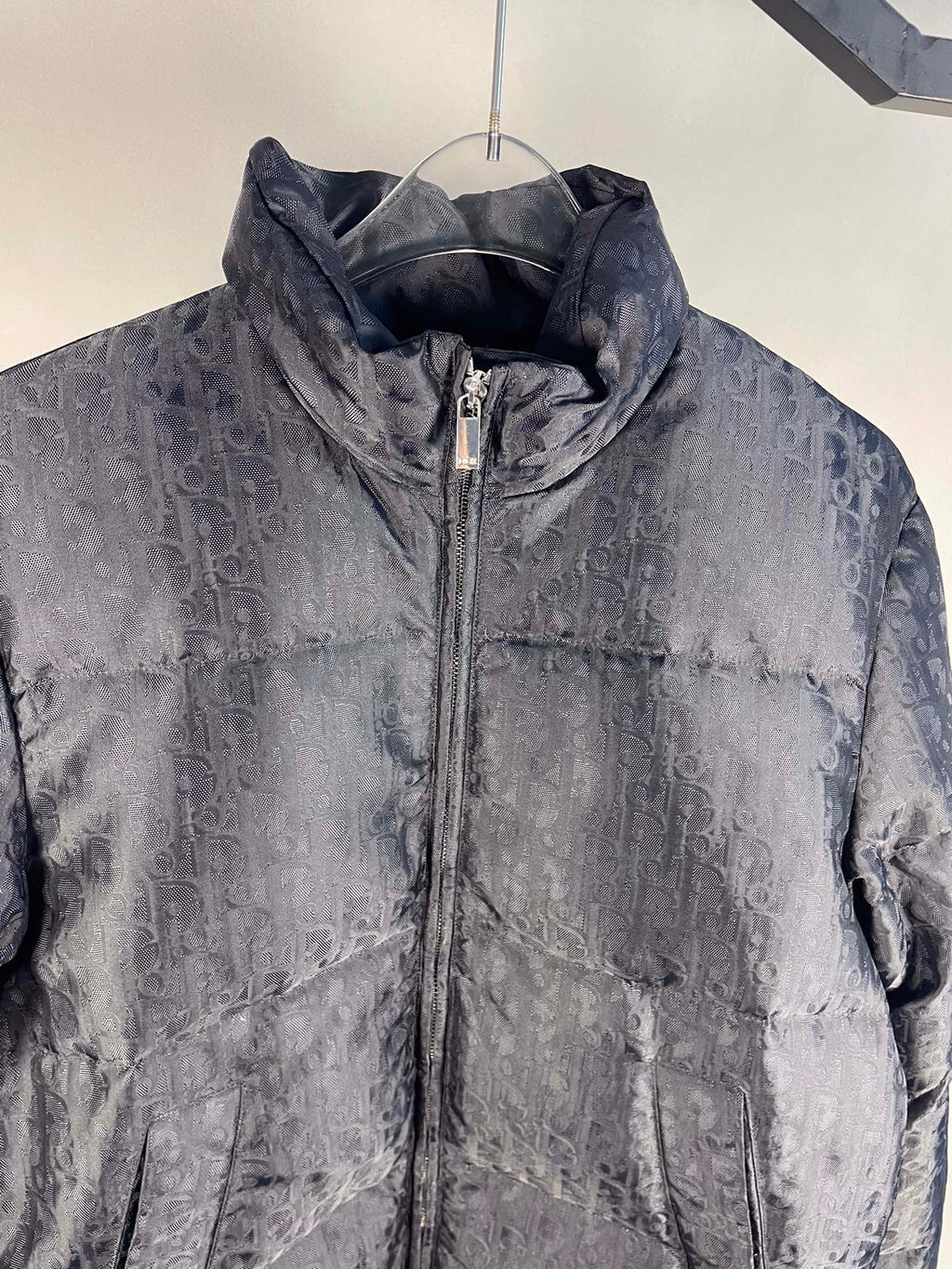 Chaqueta de plumas de ganso jacquard negra