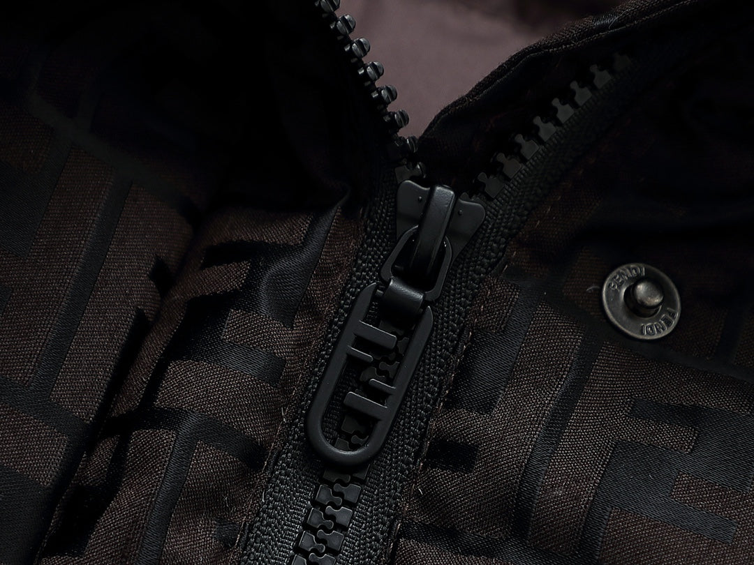 Chaqueta de plumón de ganso con estampado FF