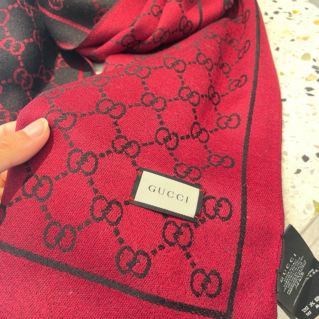 Jacquard-Kaschmirschal mit GG Motiv
