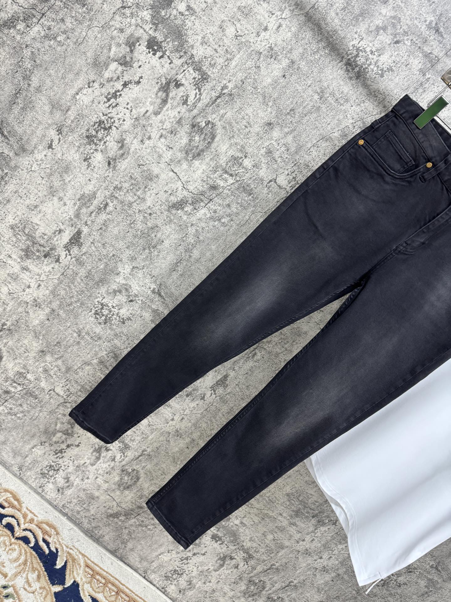 Eng anliegende Stretch-Jeans für Herren