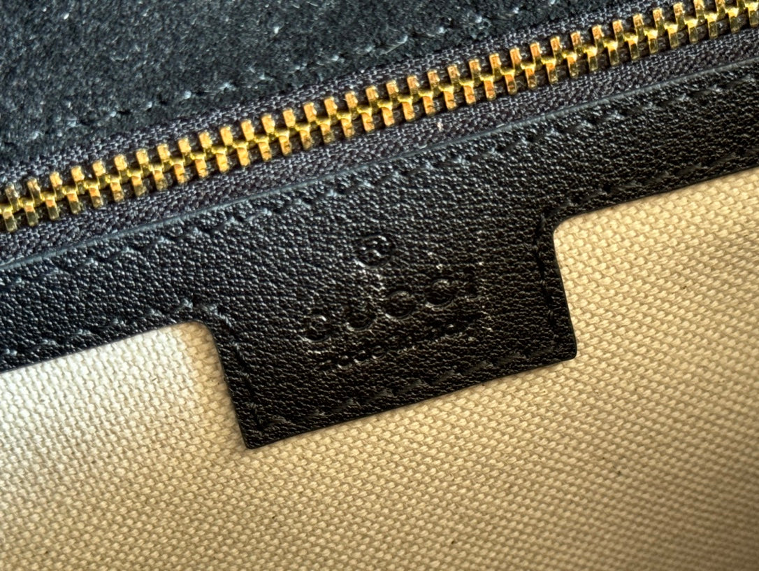Bolso bandolera pequeño Blondie de piel de charol negra