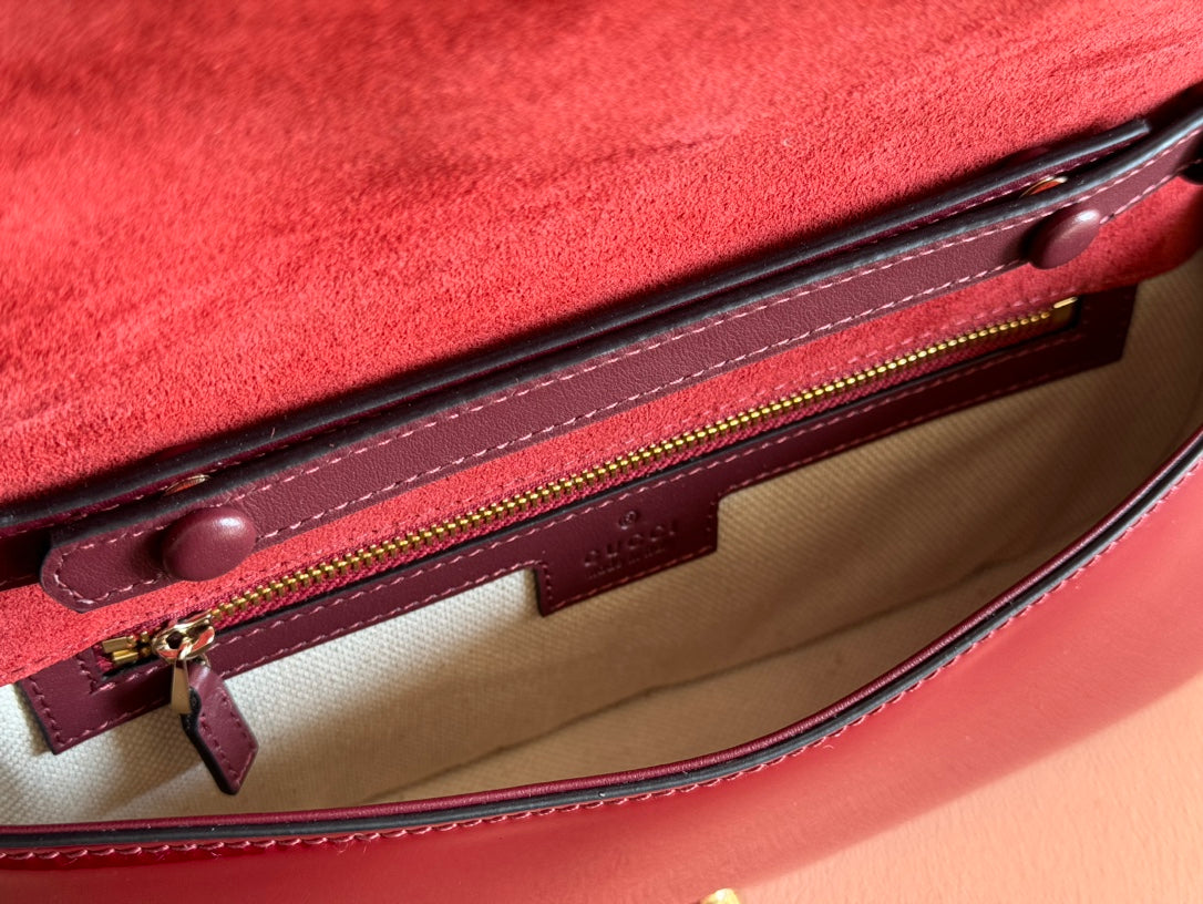 Kleine Blondie Umhängetasche aus rotem Lackleder