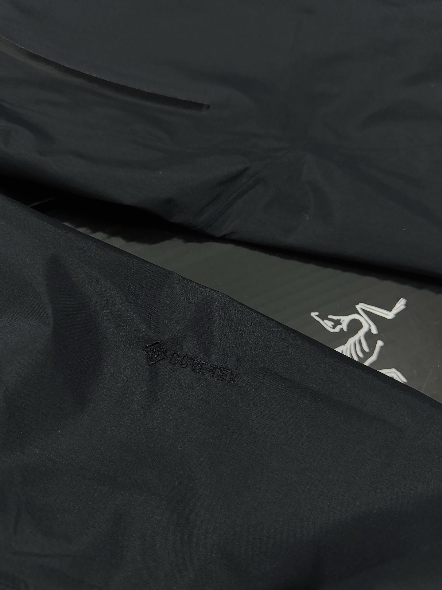 Chaqueta con capucha Beta Lightweight 2024