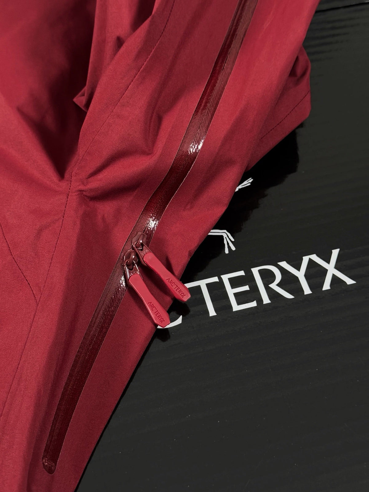 Beta Lightweight Kapuzenjacke 2024