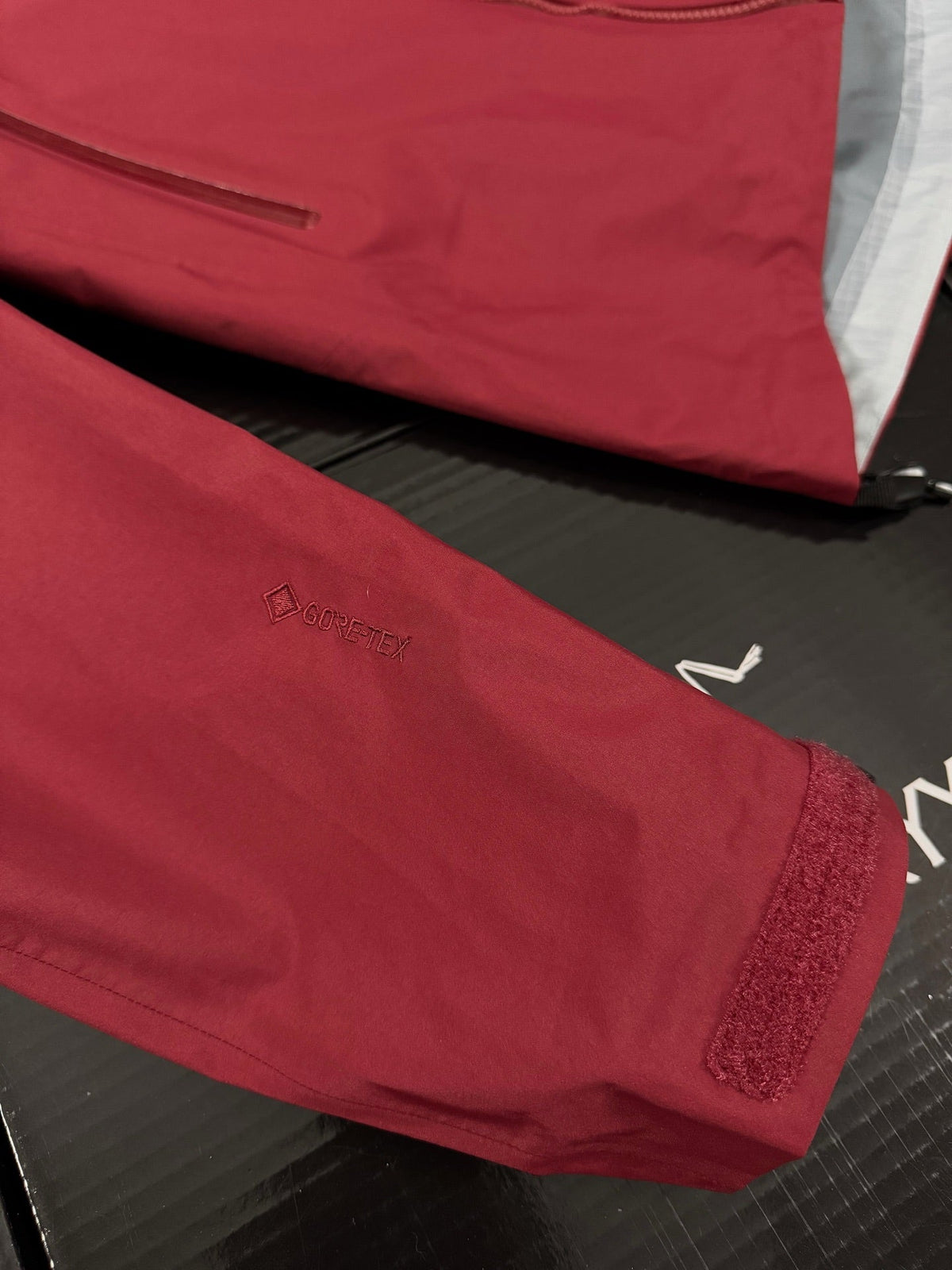 Beta Lightweight Kapuzenjacke 2024