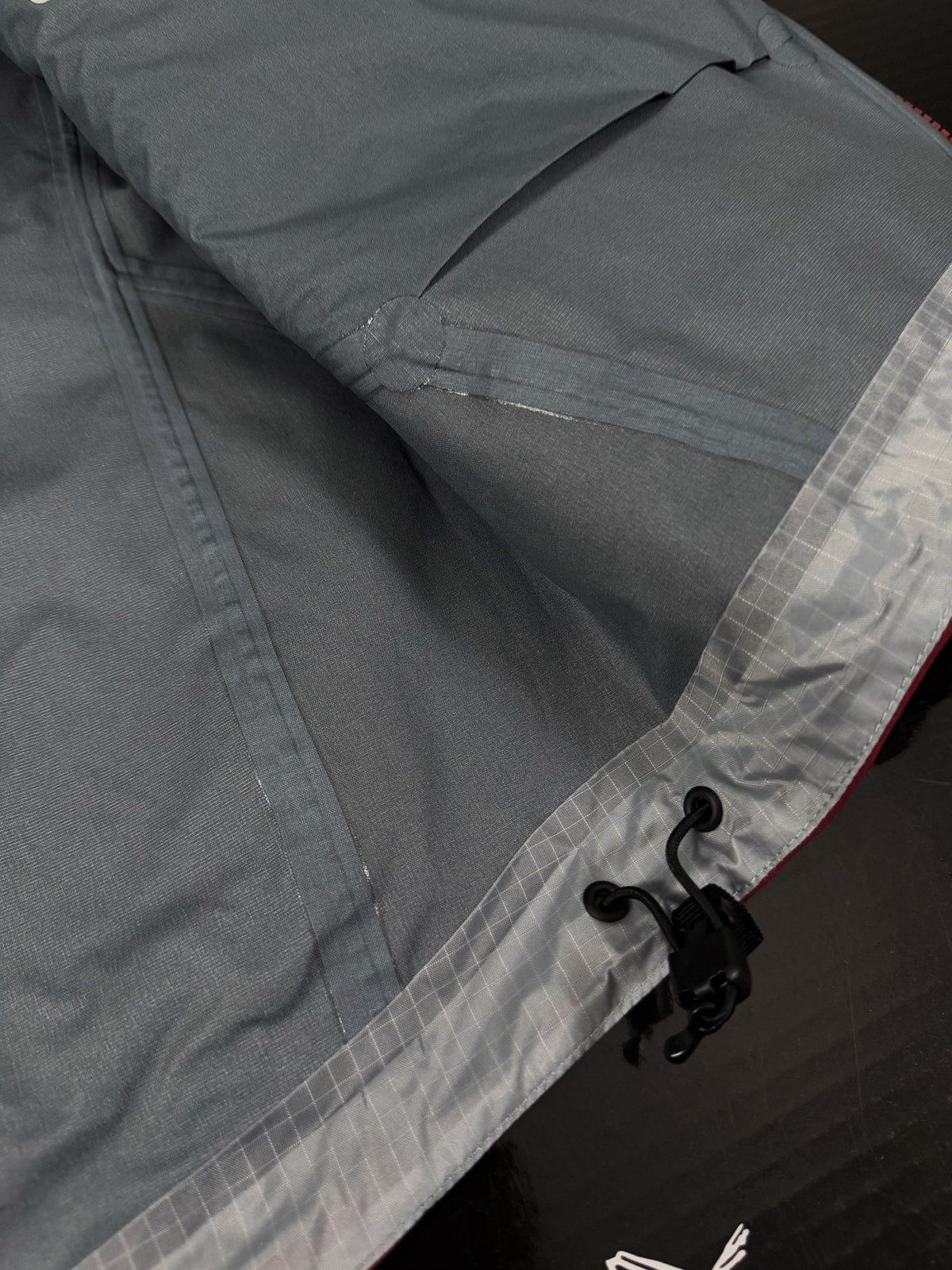 Beta Lightweight Kapuzenjacke 2024