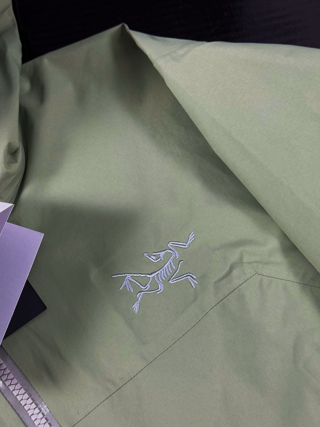 Beta Chaqueta con capucha ligera 2024