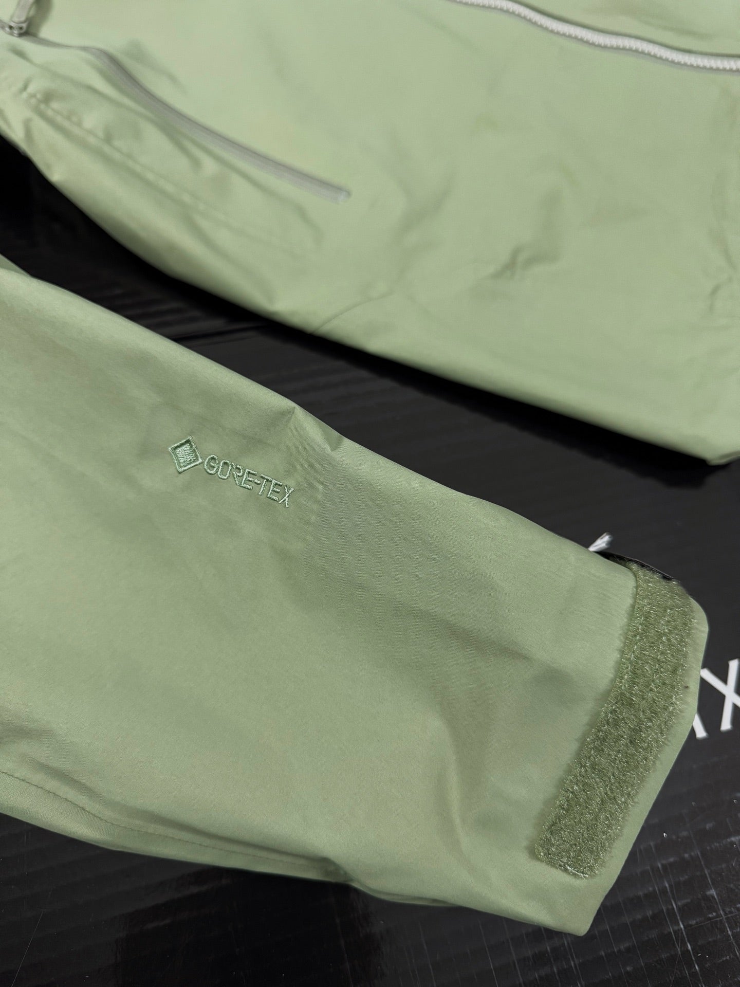 Beta Chaqueta con capucha ligera 2024