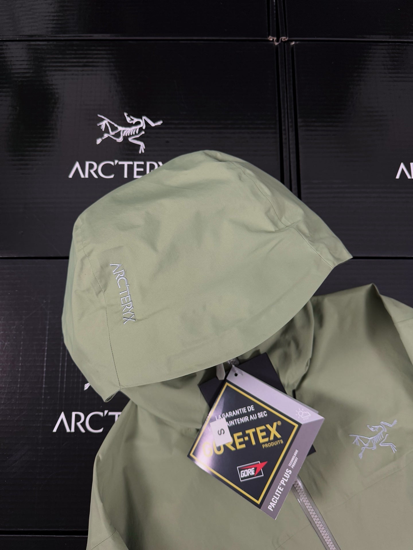 Beta Chaqueta con capucha ligera 2024