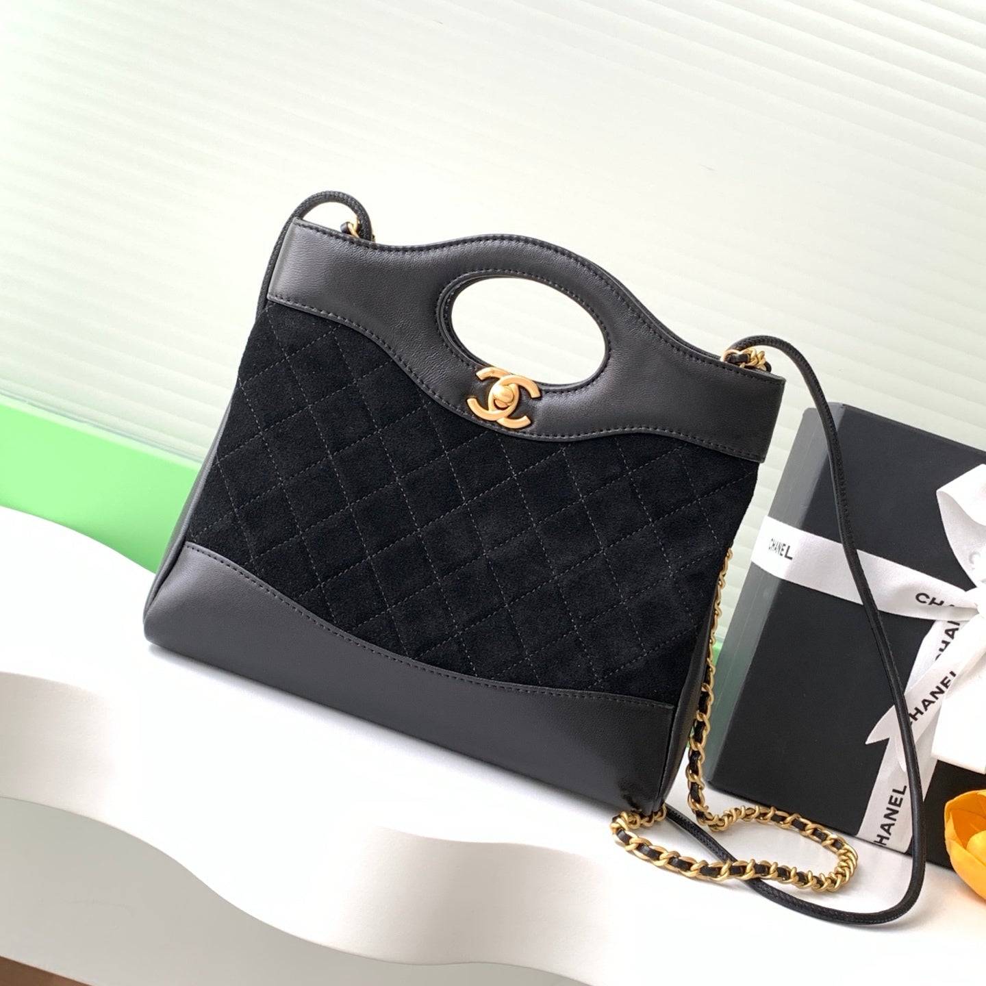Classic nubuck sheepskin shoulder bag – 22 cm