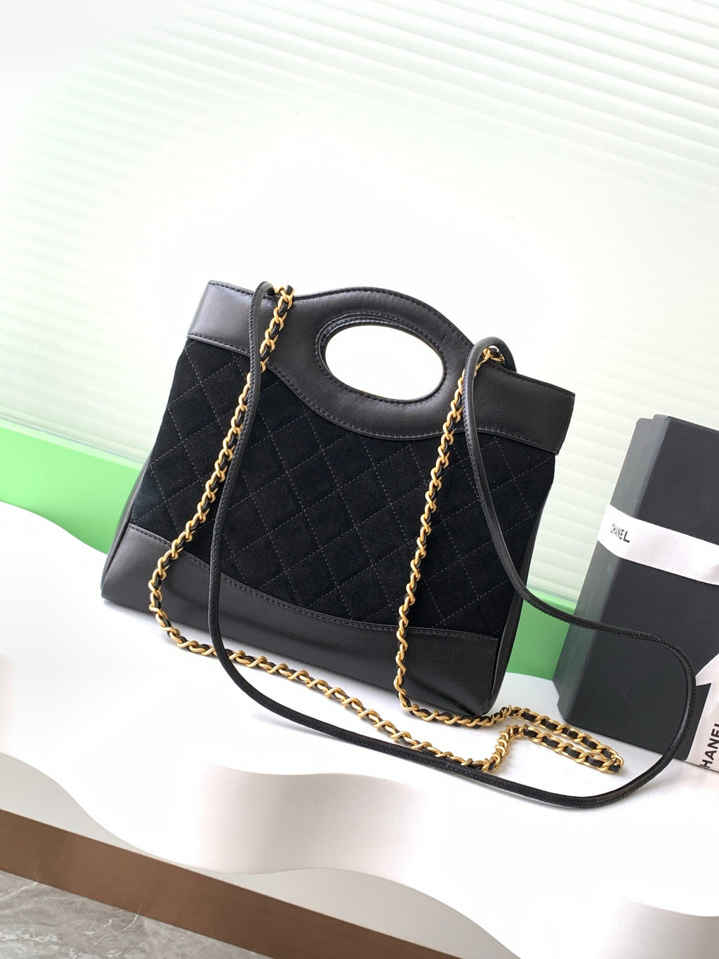Classic nubuck sheepskin shoulder bag – 22 cm