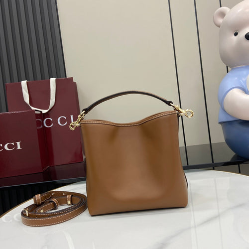 Mini-Eimertasche Emblem aus braunem Leder