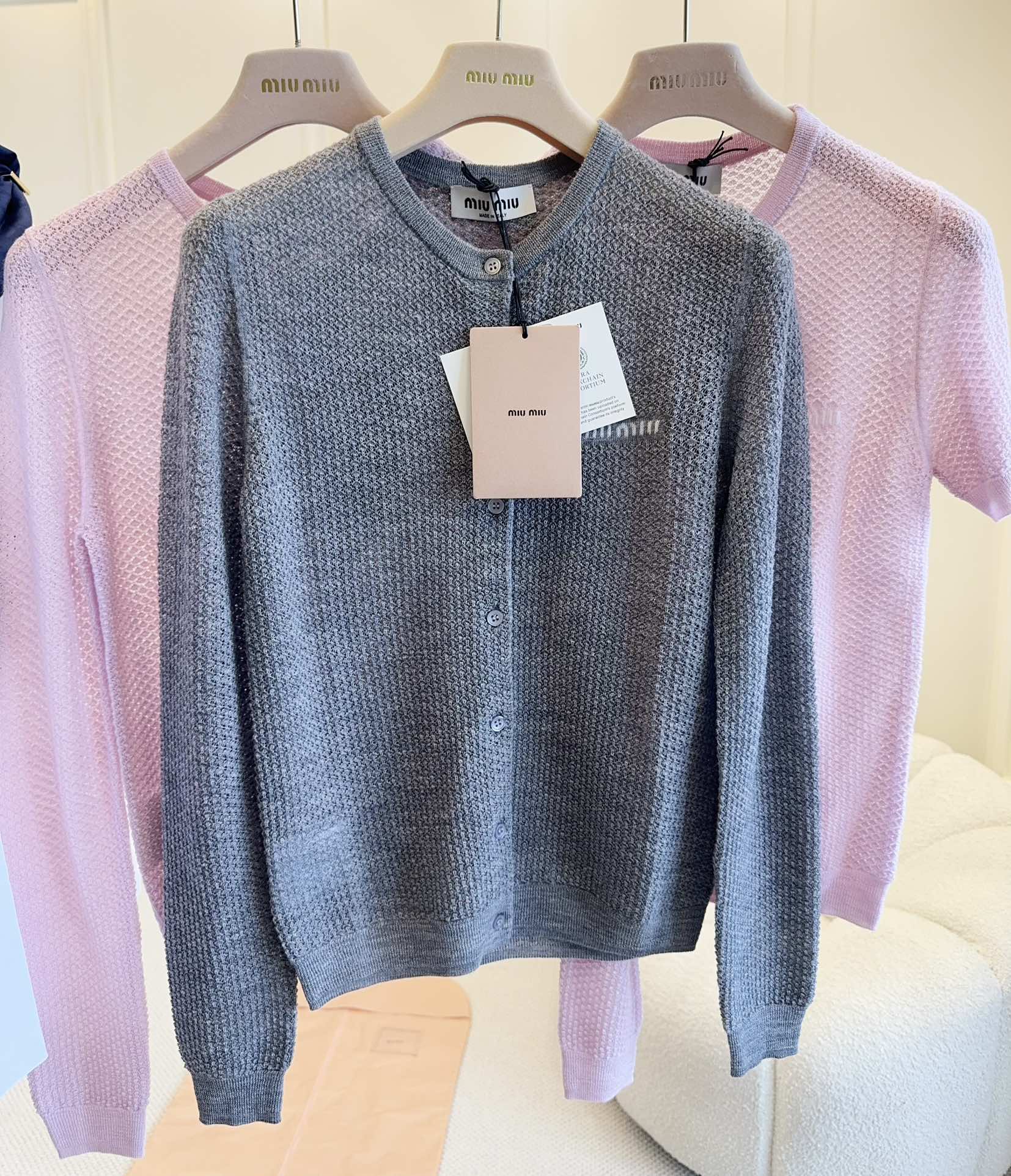 MM-Lochstrick-Cardigan aus Wolle