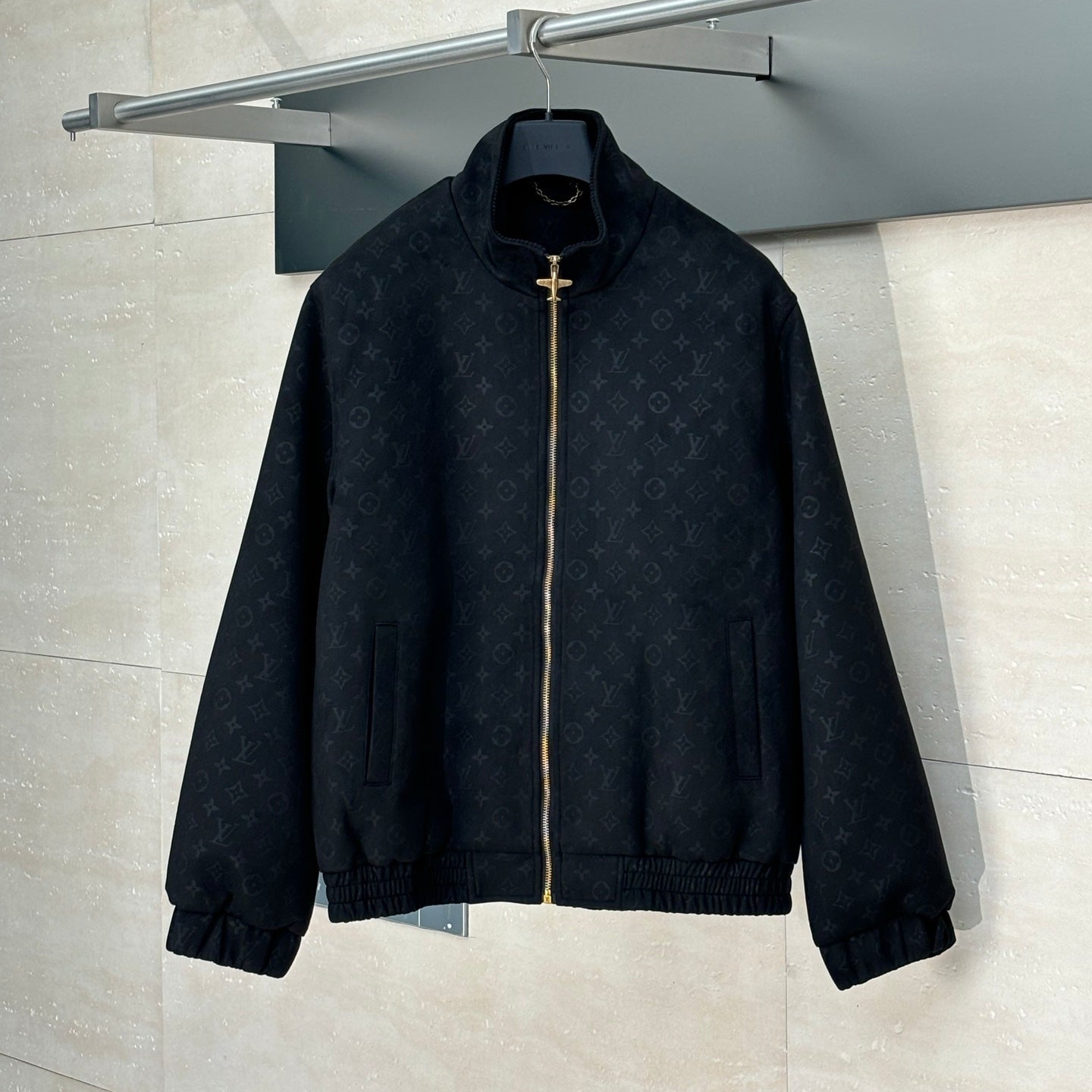 Chaqueta de estilo cuero con monograma integral