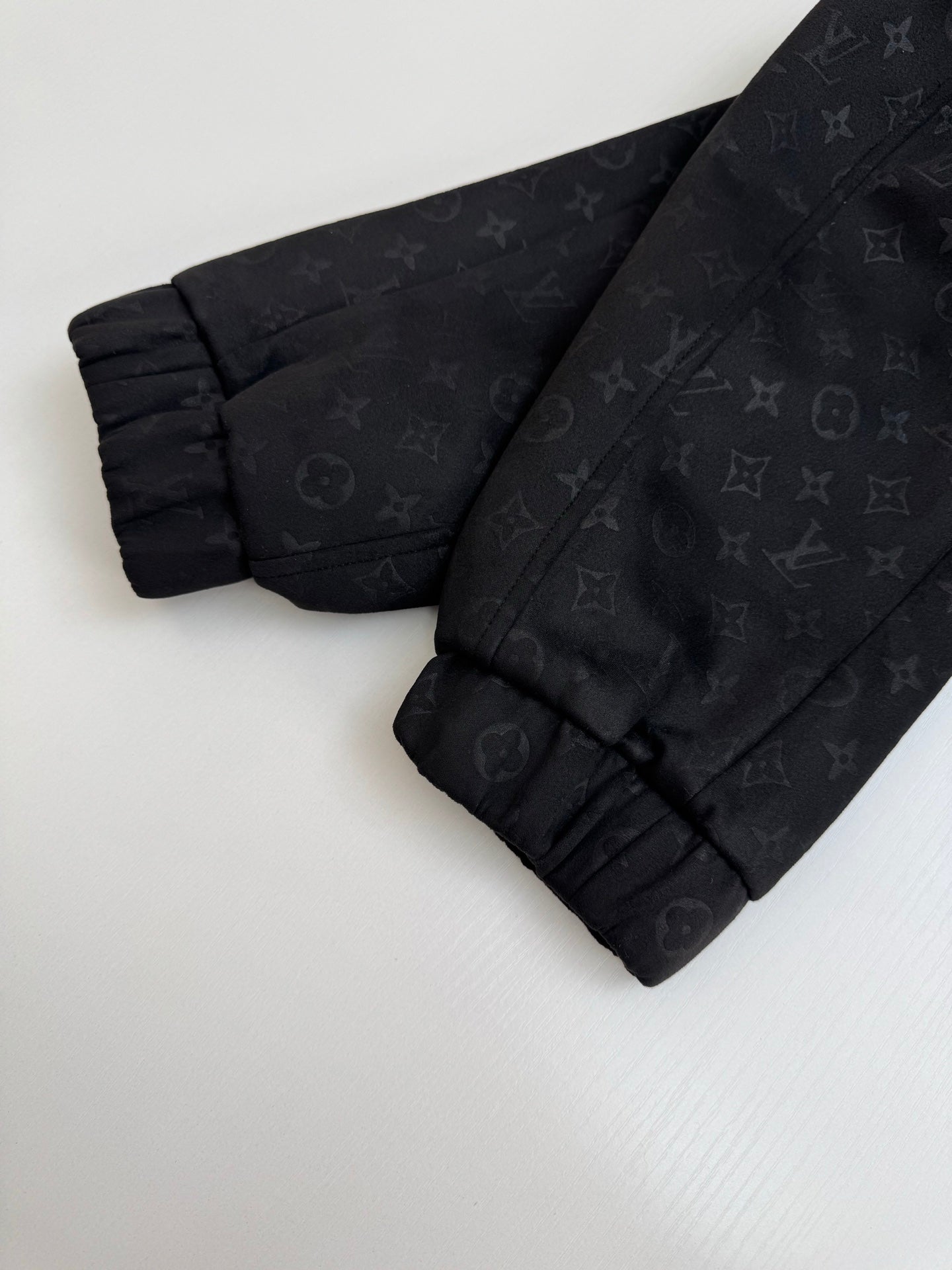 Chaqueta de estilo cuero con monograma integral