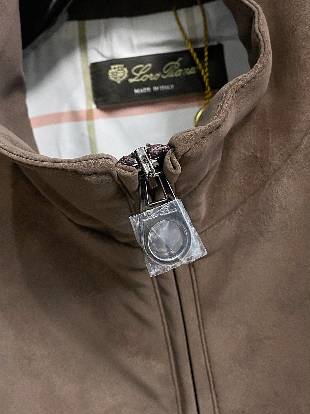 Italienische Wildlederjacke mit Stehkragen