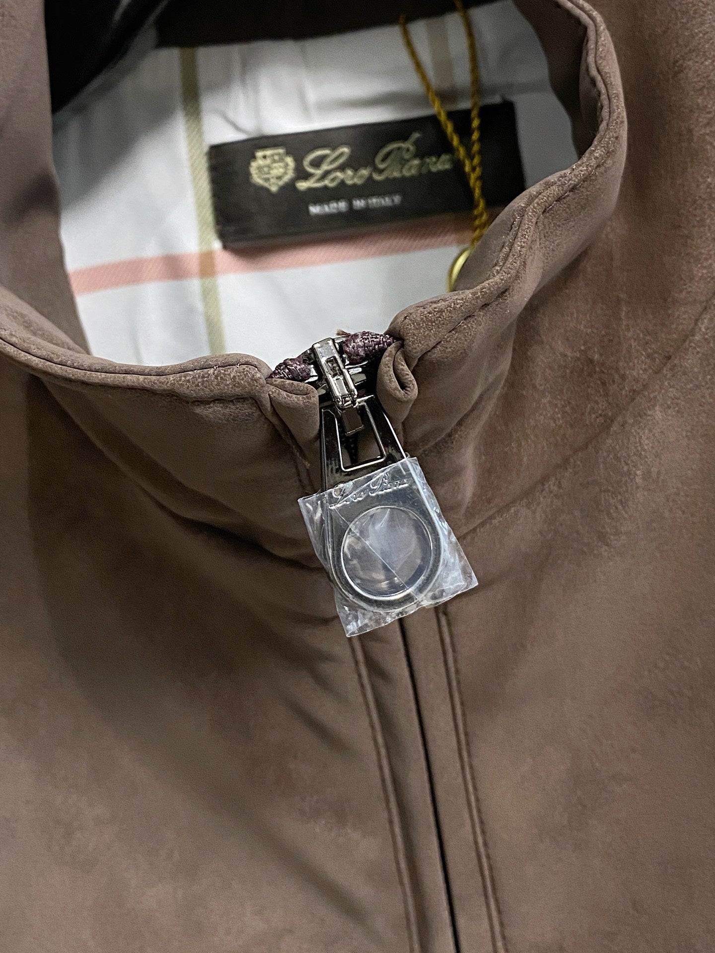 Italienische Wildlederjacke mit Stehkragen