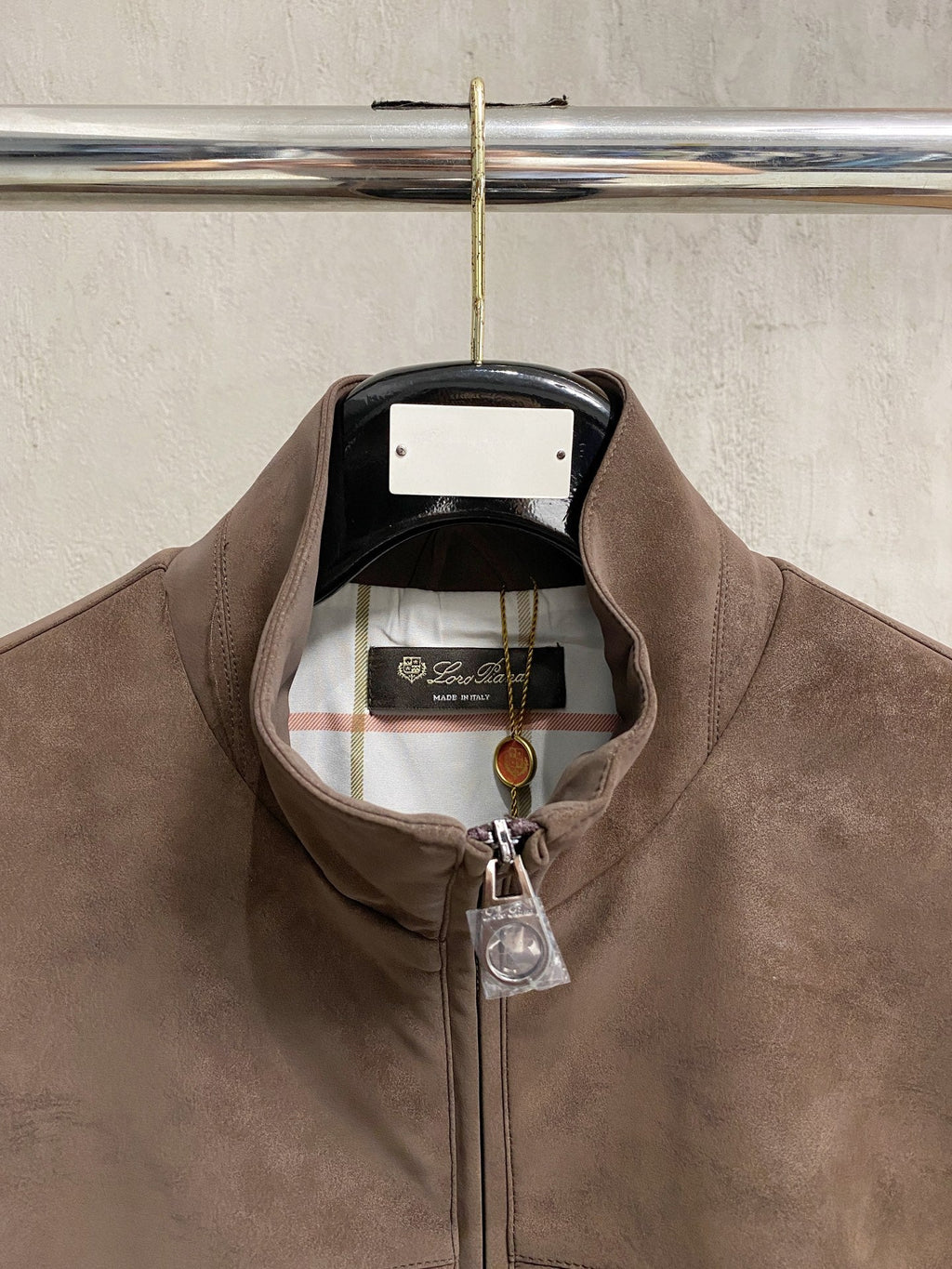 Italienische Wildlederjacke mit Stehkragen