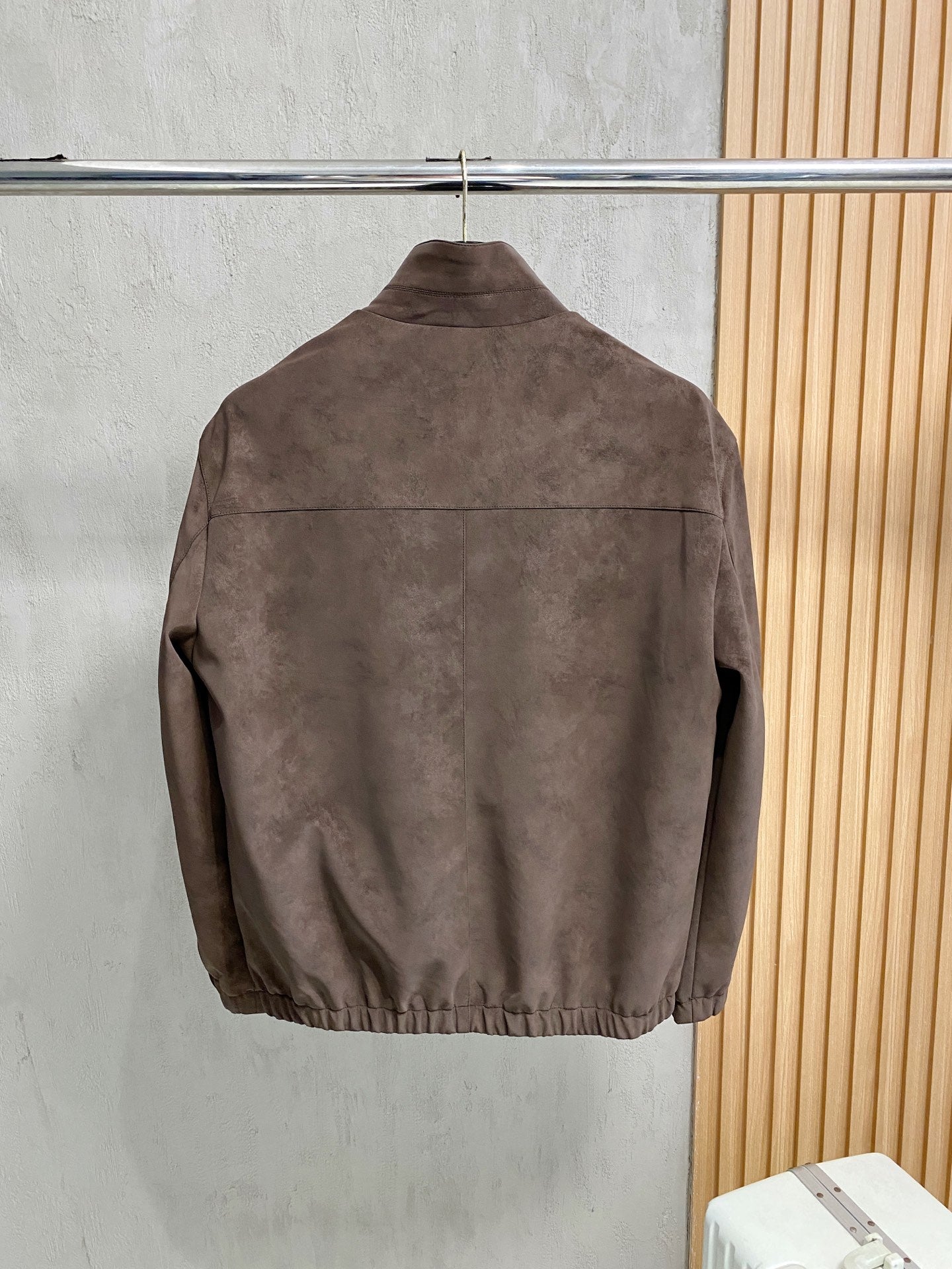 Italienische Wildlederjacke mit Stehkragen