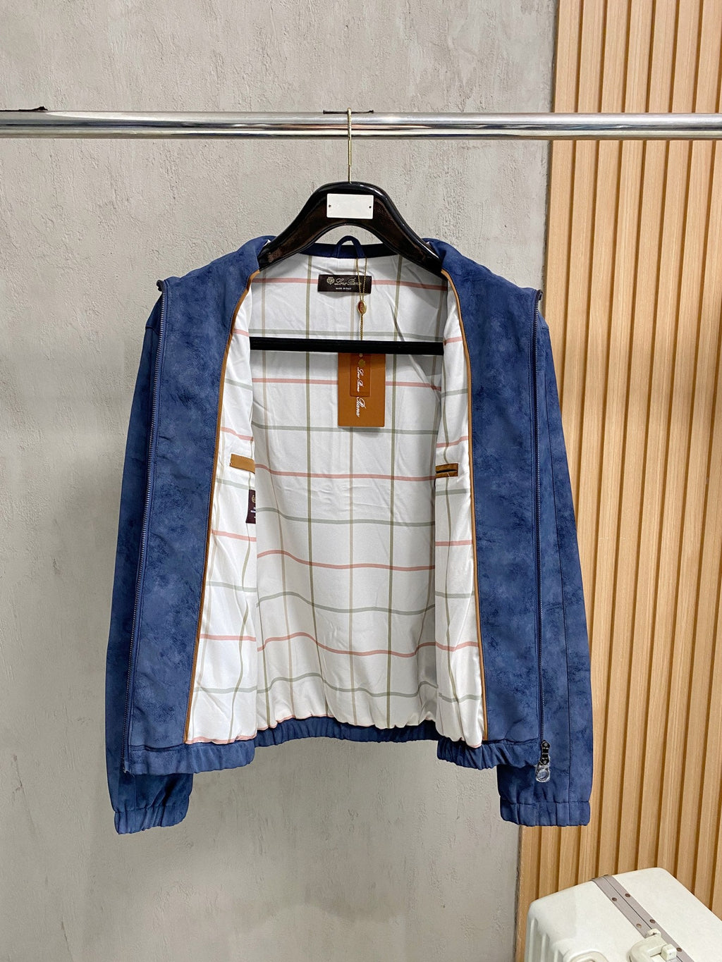 Italienische Wildlederjacke mit Stehkragen